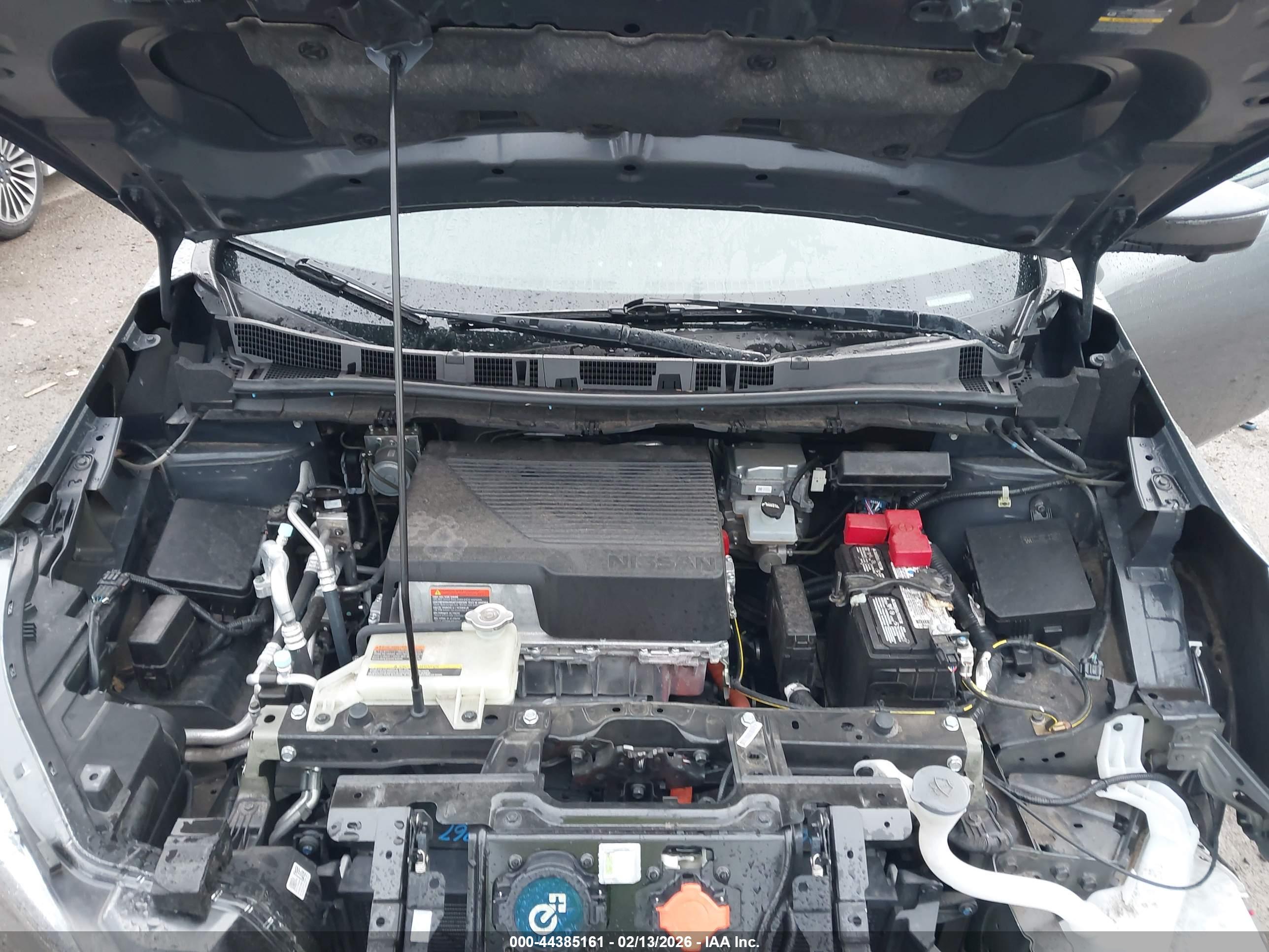 NISSAN LEAF image 10