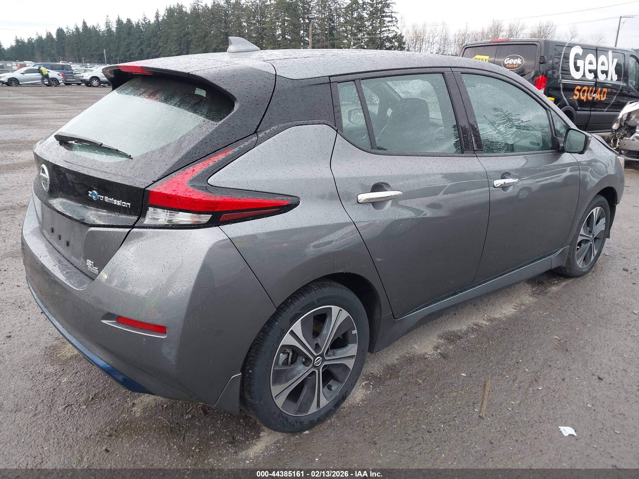 NISSAN LEAF image 4