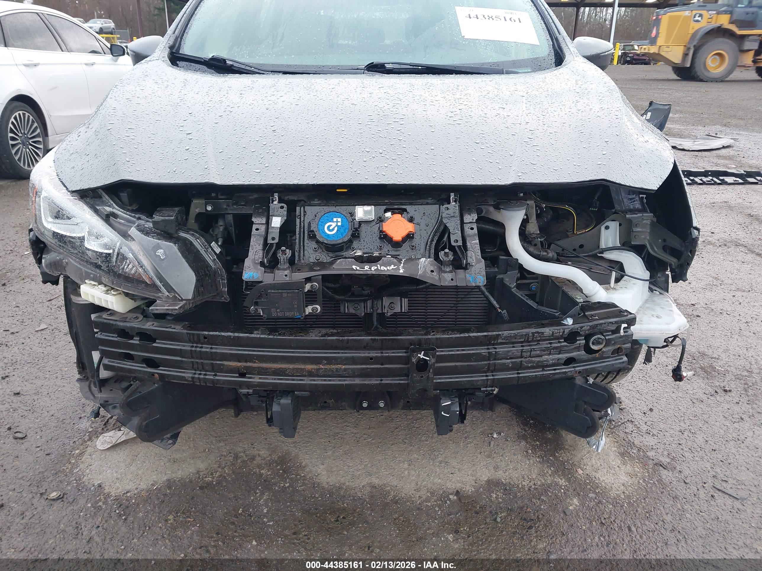 NISSAN LEAF image 6