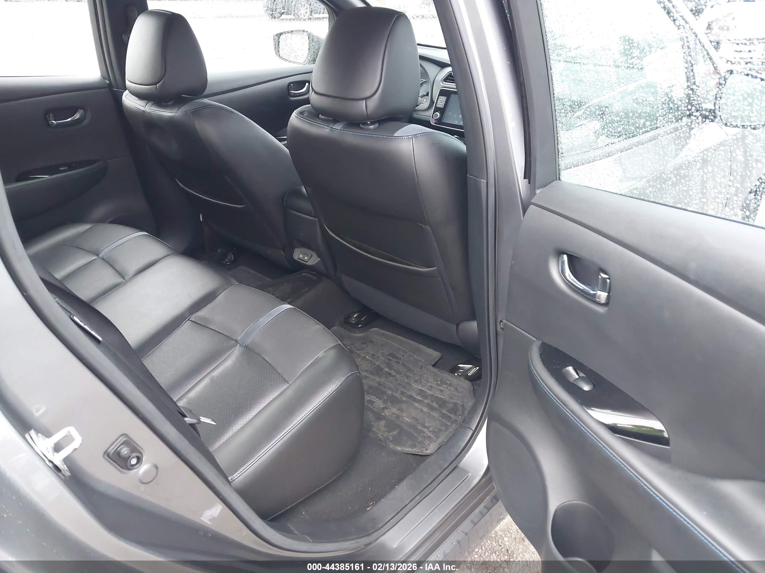 NISSAN LEAF image 8