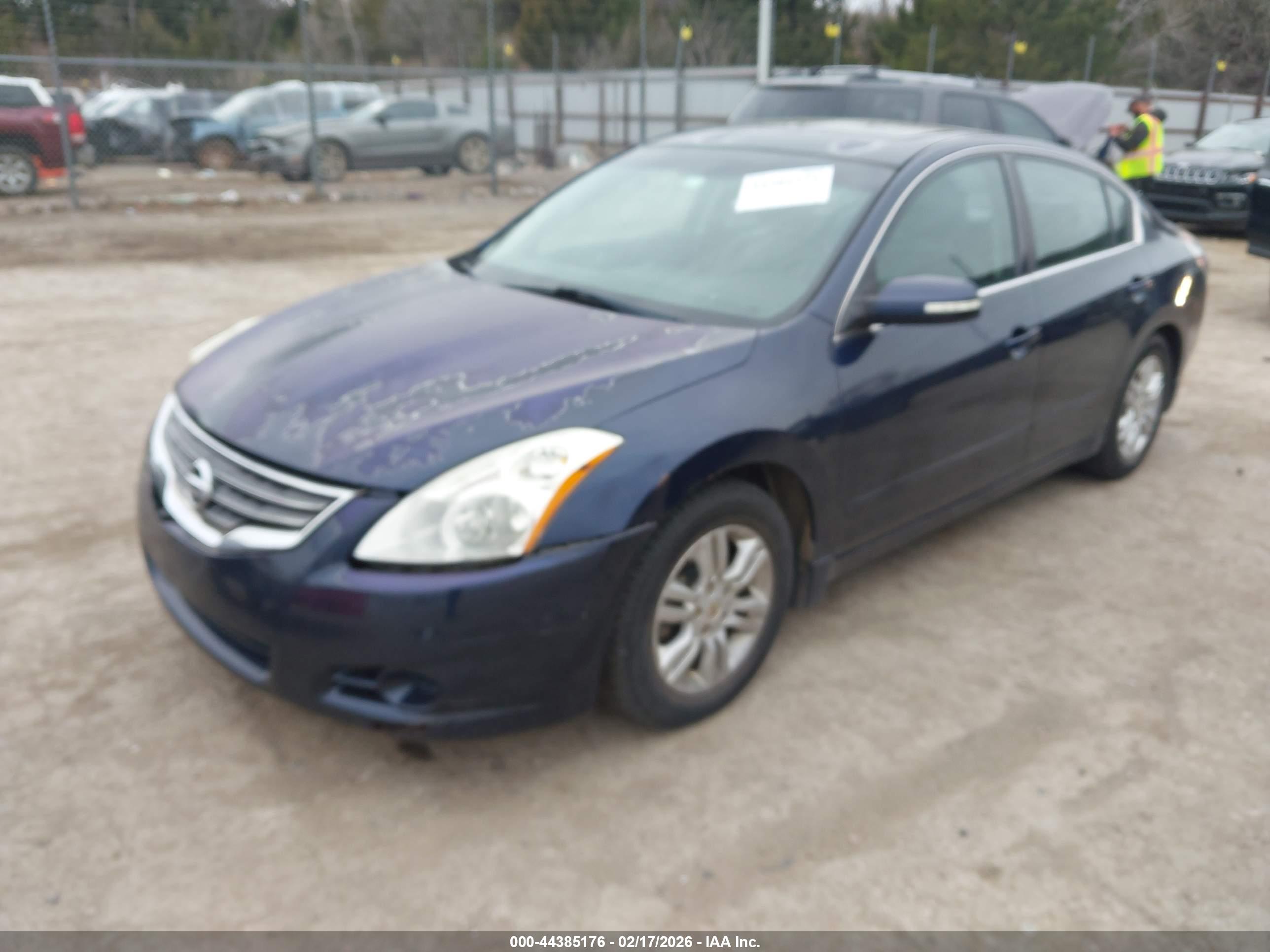 NISSAN ALTIMA image 2