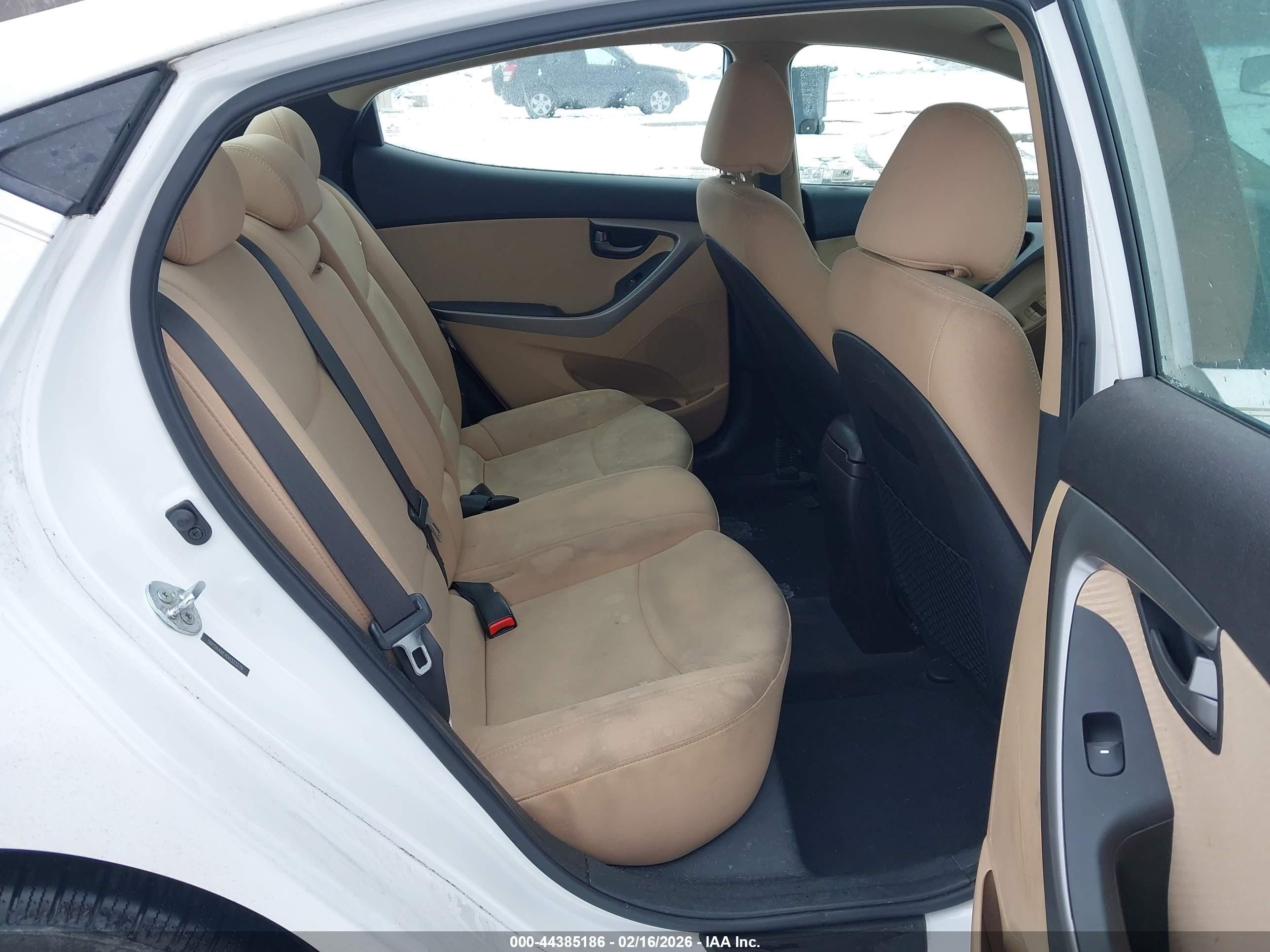 HYUNDAI ELANTRA image 8