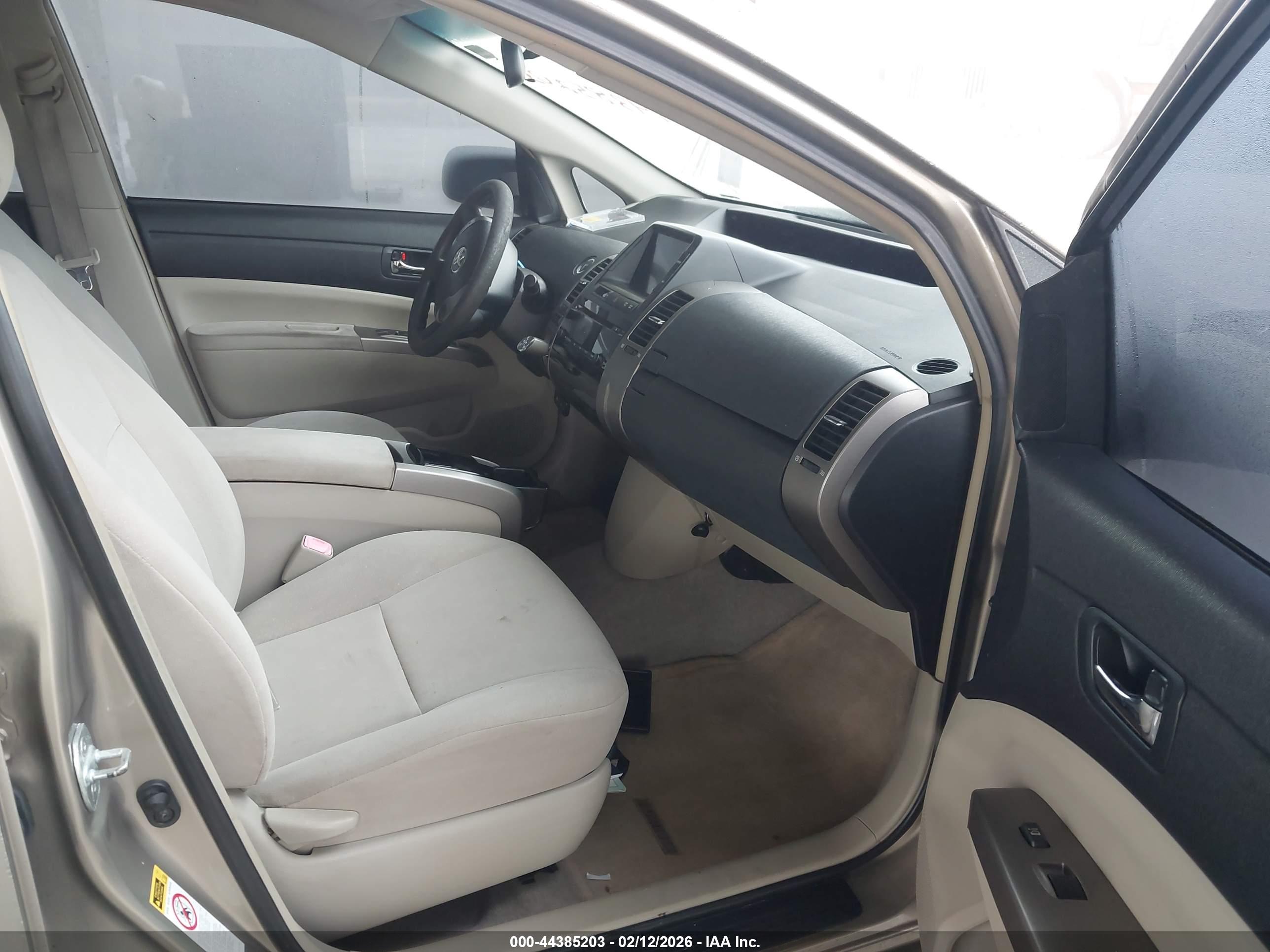 TOYOTA PRIUS image 5