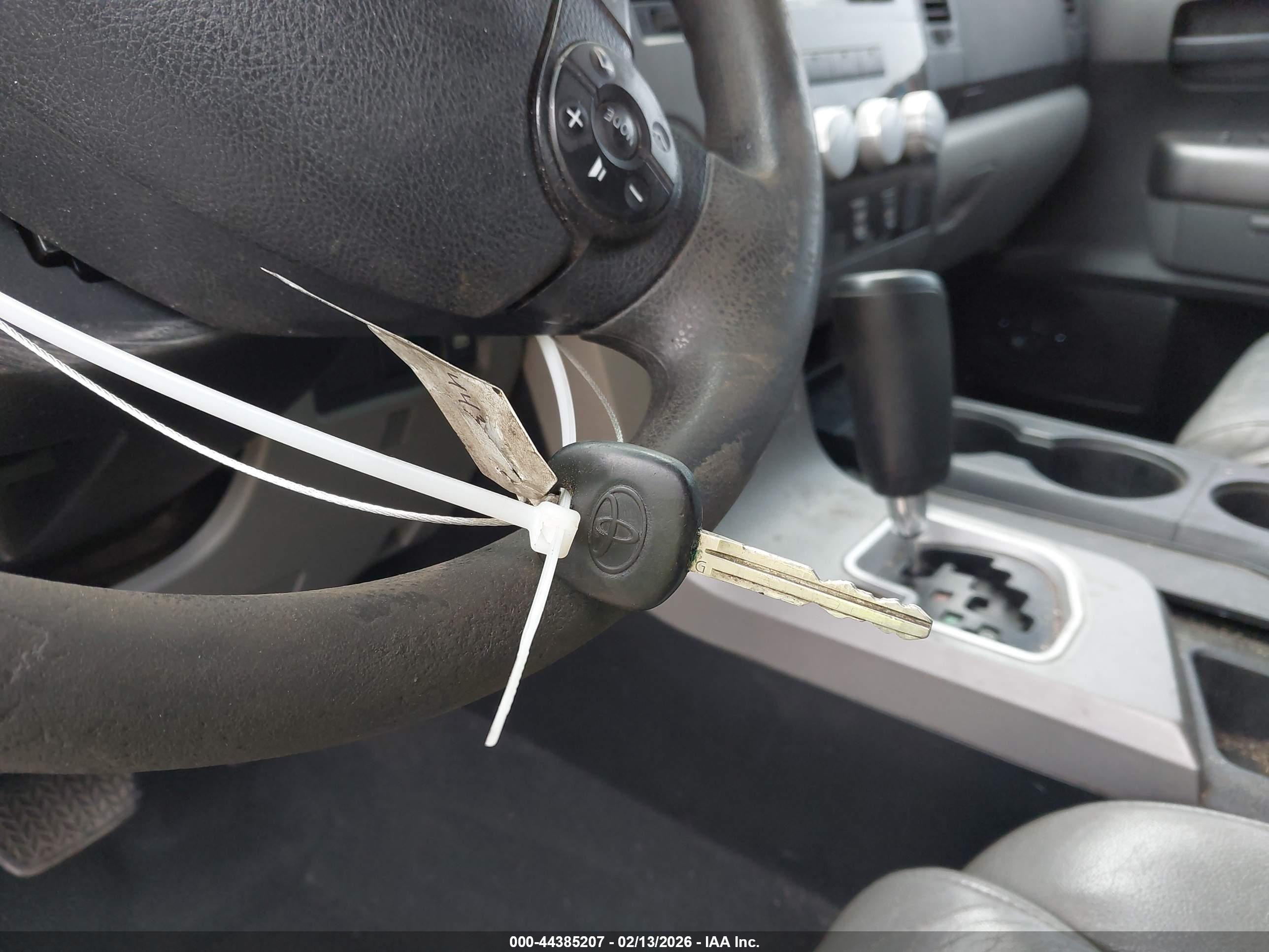 TOYOTA TUNDRA image 11