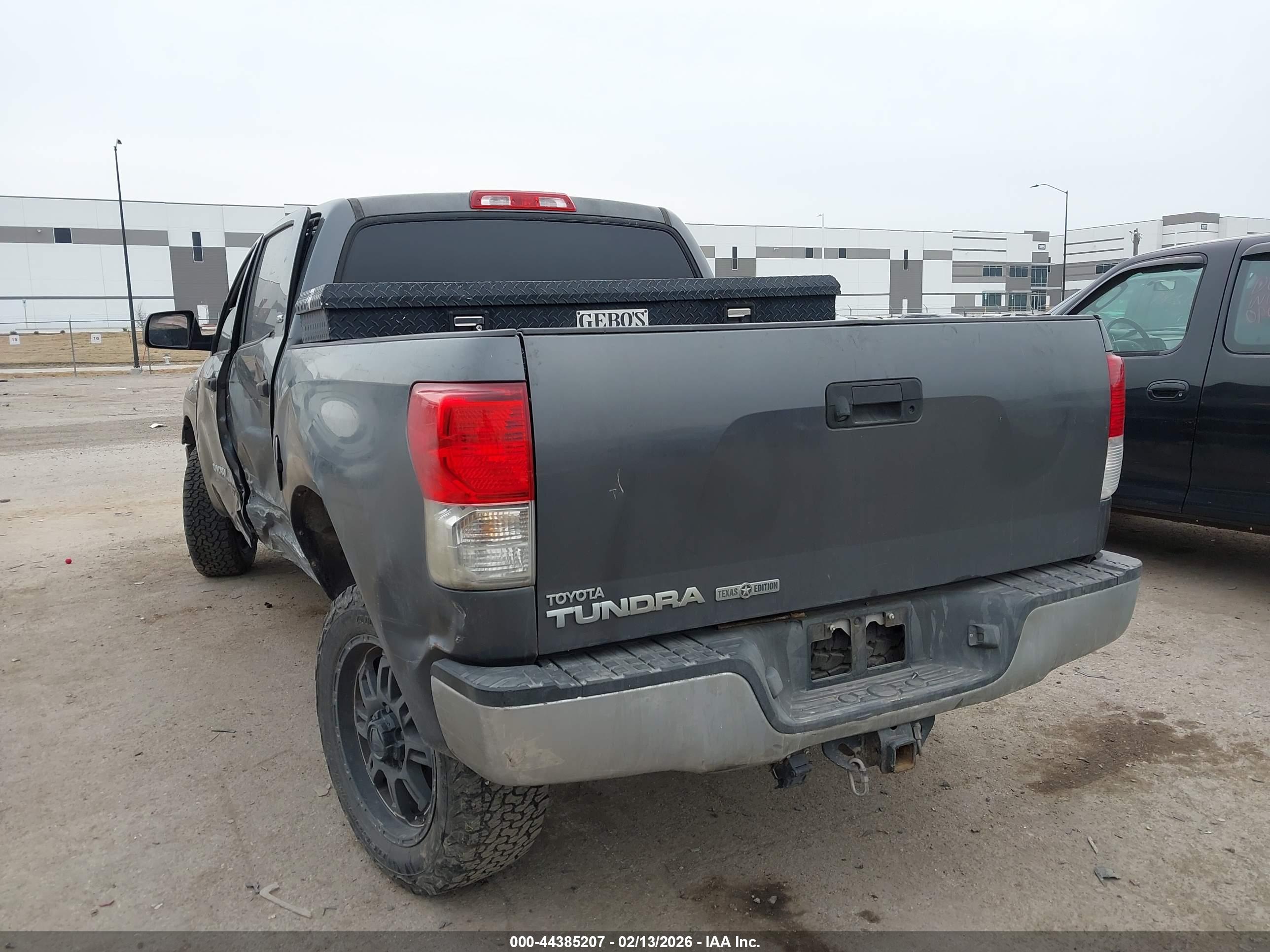 TOYOTA TUNDRA image 3