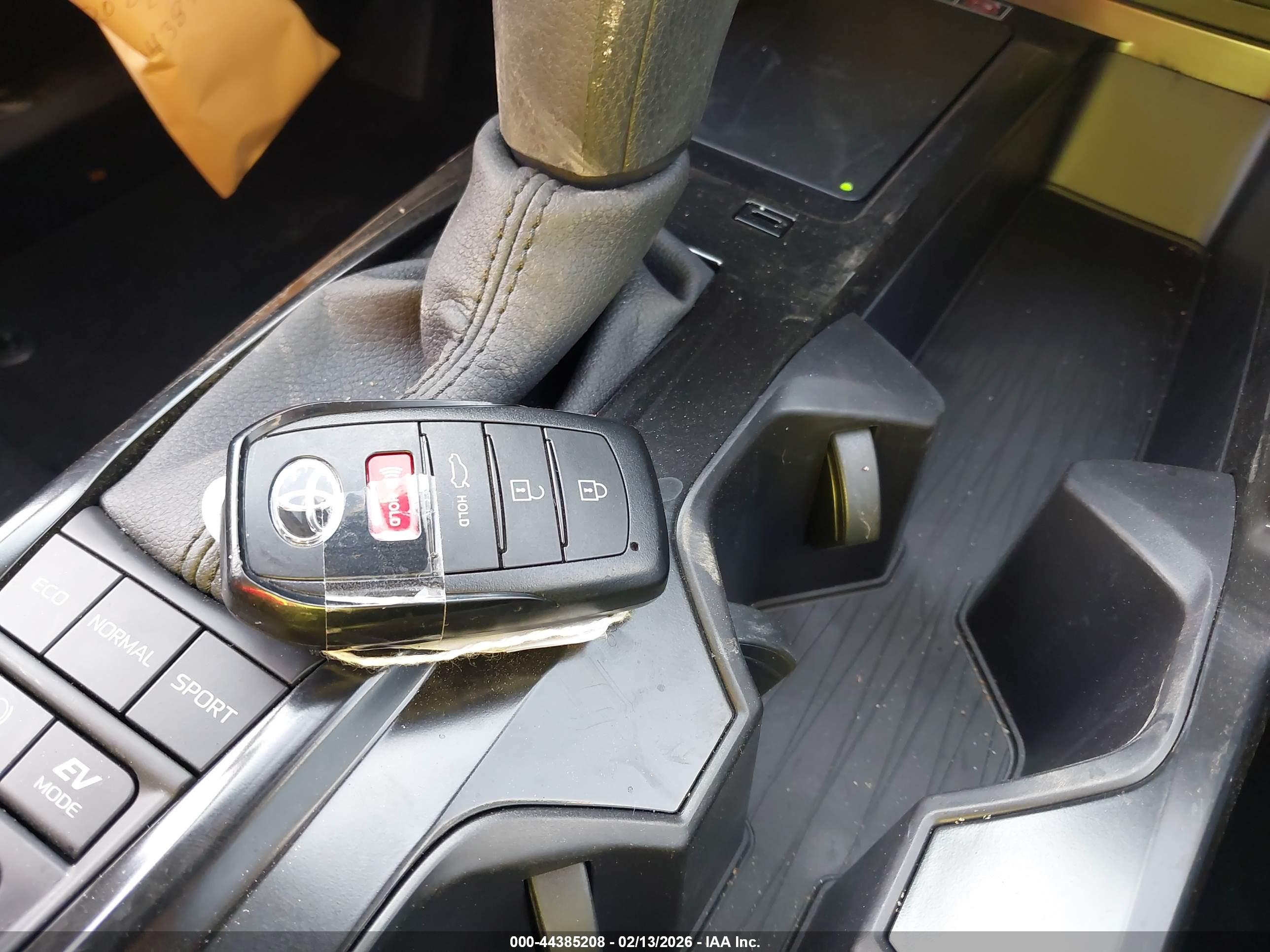 TOYOTA CAMRY image 11