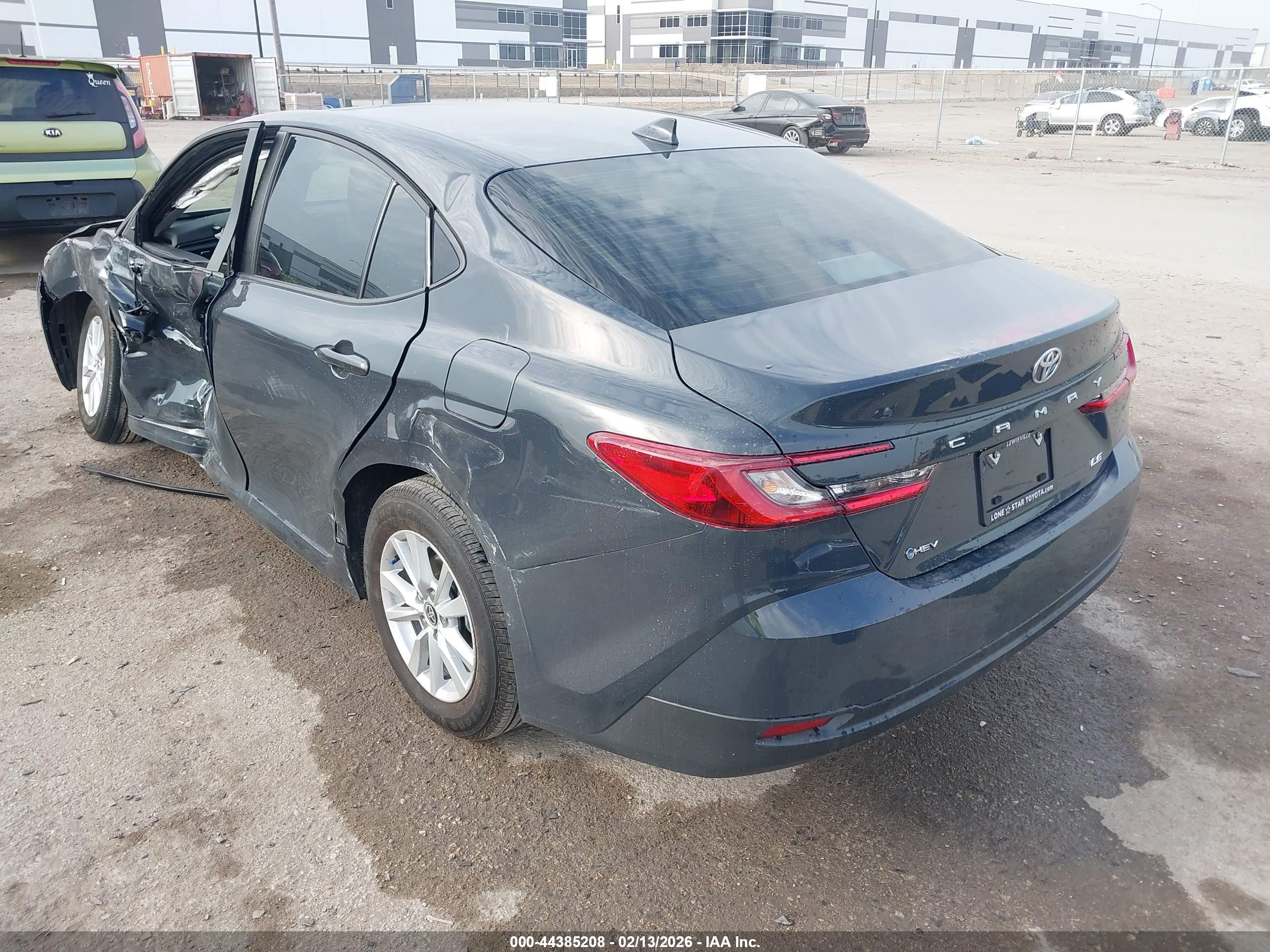 TOYOTA CAMRY image 3