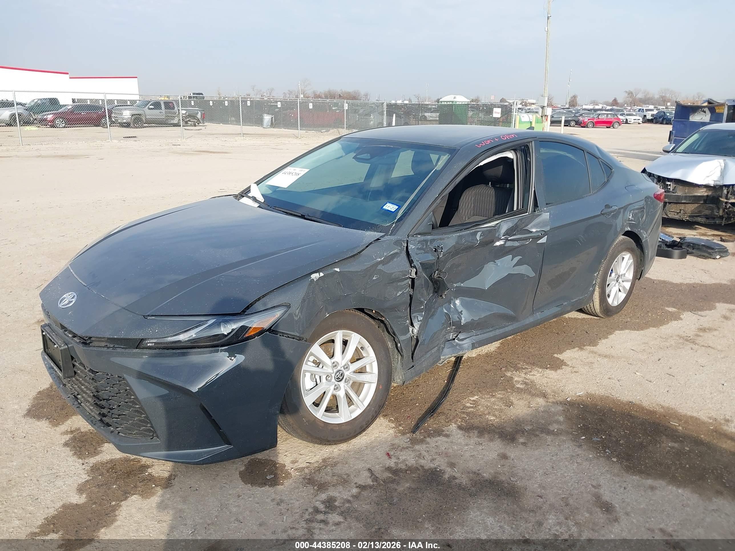 TOYOTA CAMRY image 6