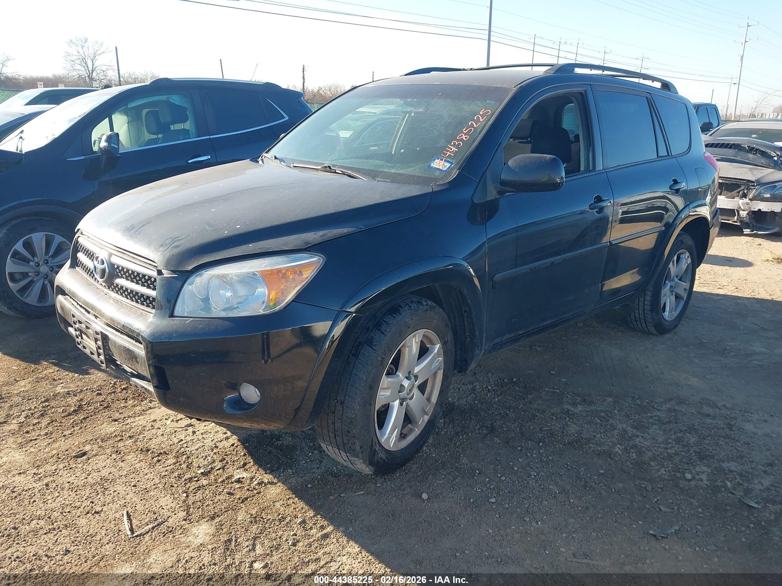 TOYOTA RAV4 image 2
