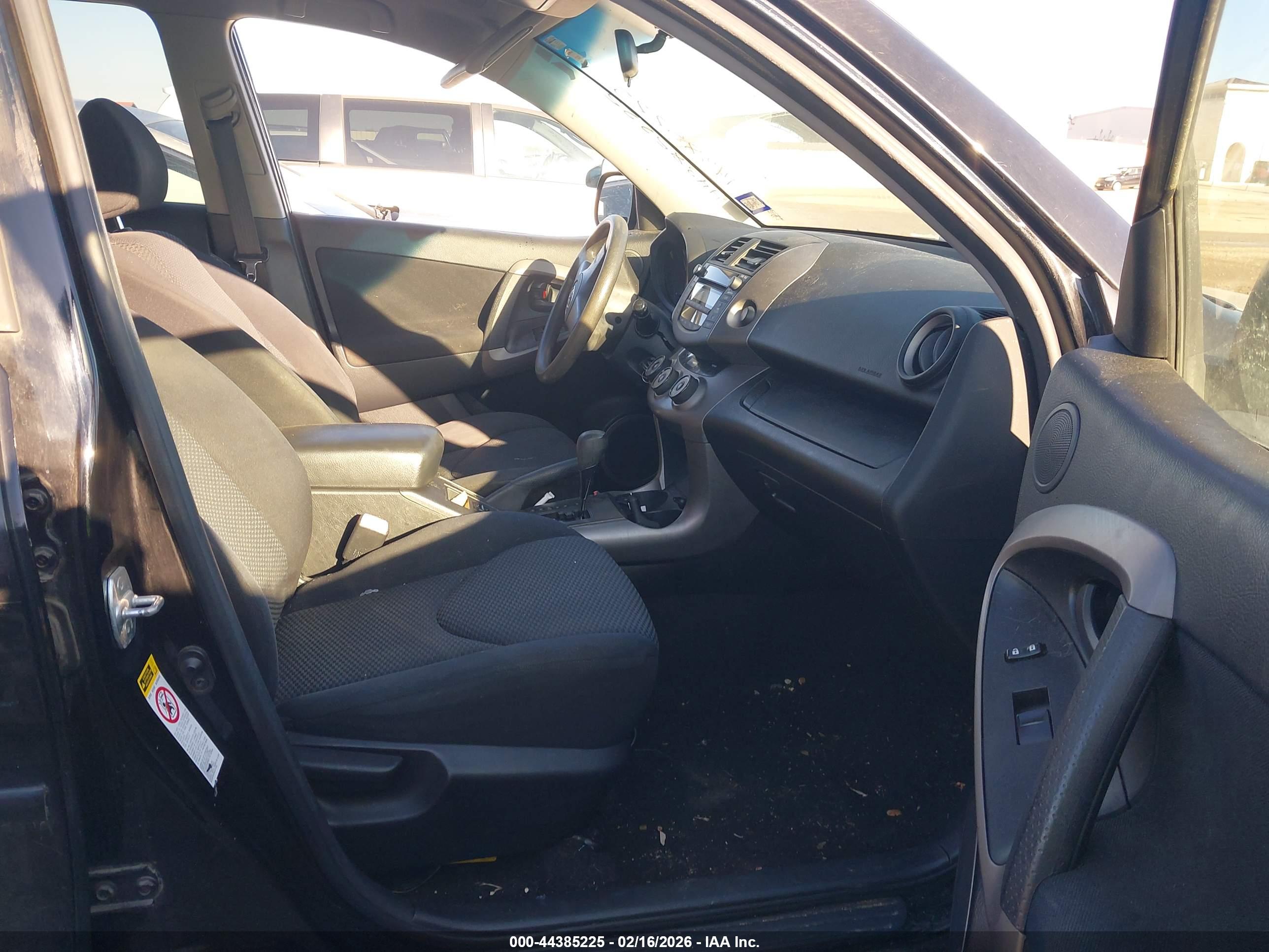 TOYOTA RAV4 image 5