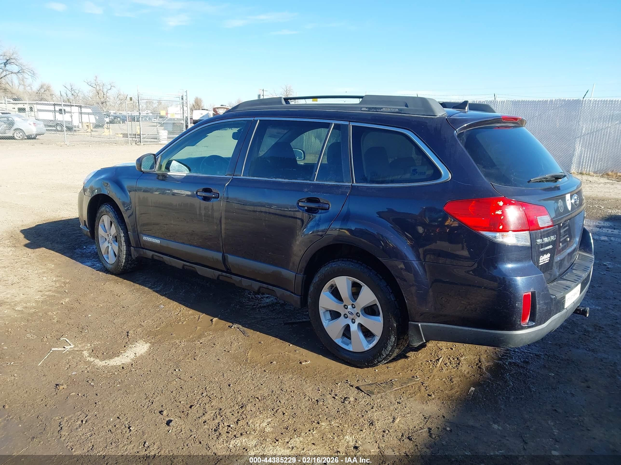 SUBARU OUTBACK image 3