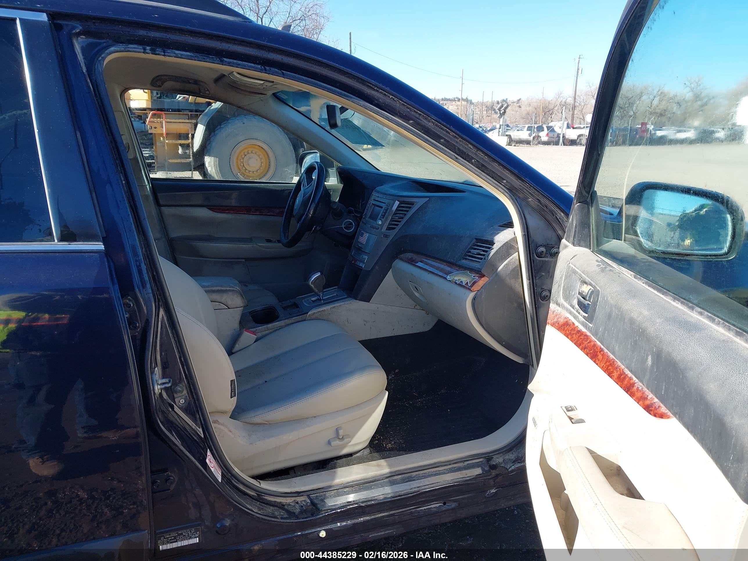 SUBARU OUTBACK image 5