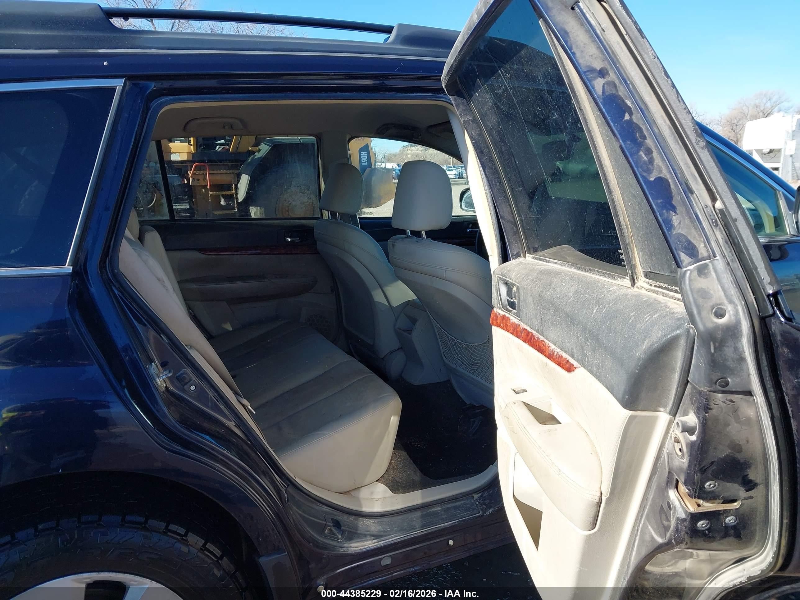 SUBARU OUTBACK image 8