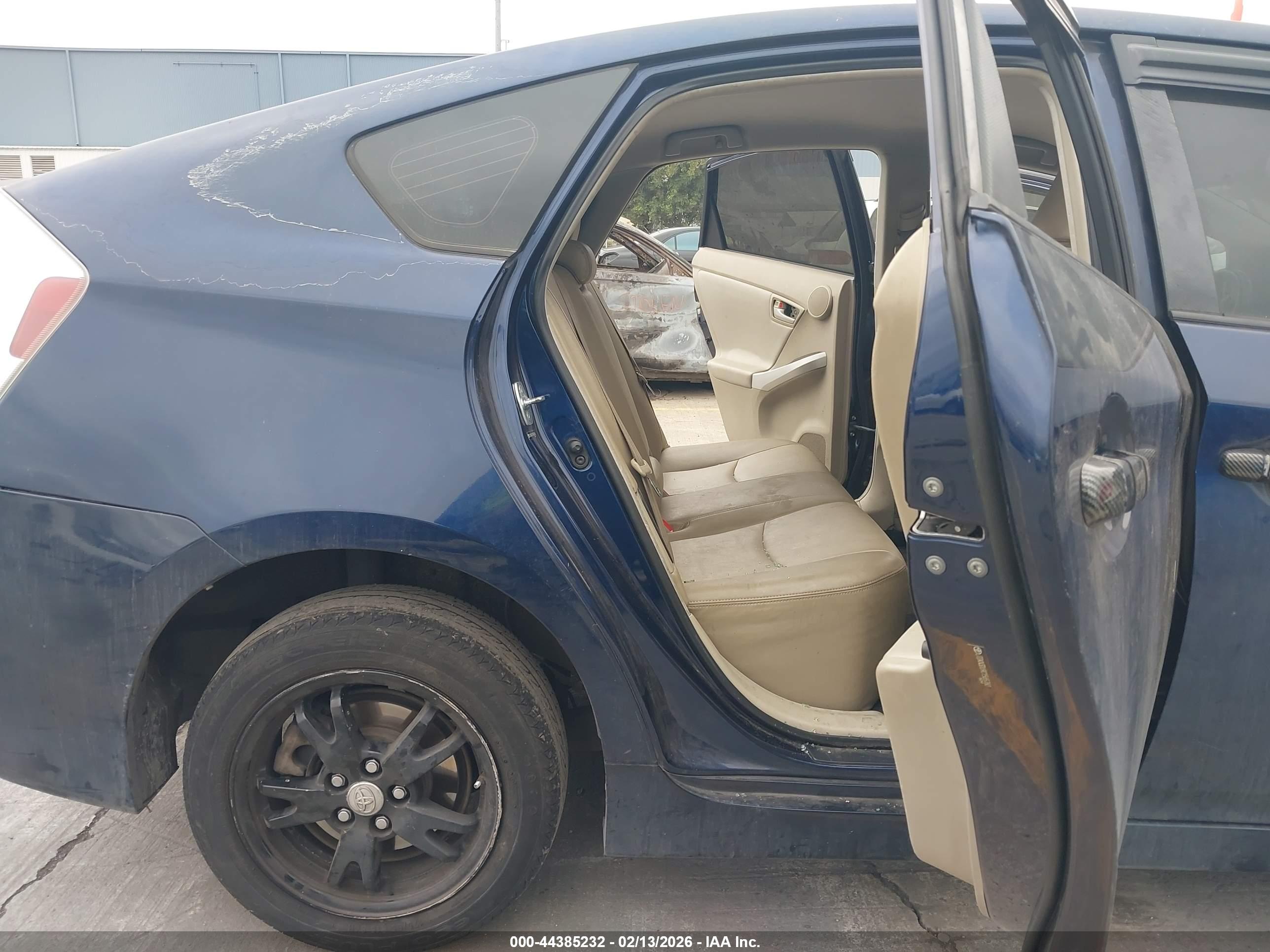 TOYOTA PRIUS image 8