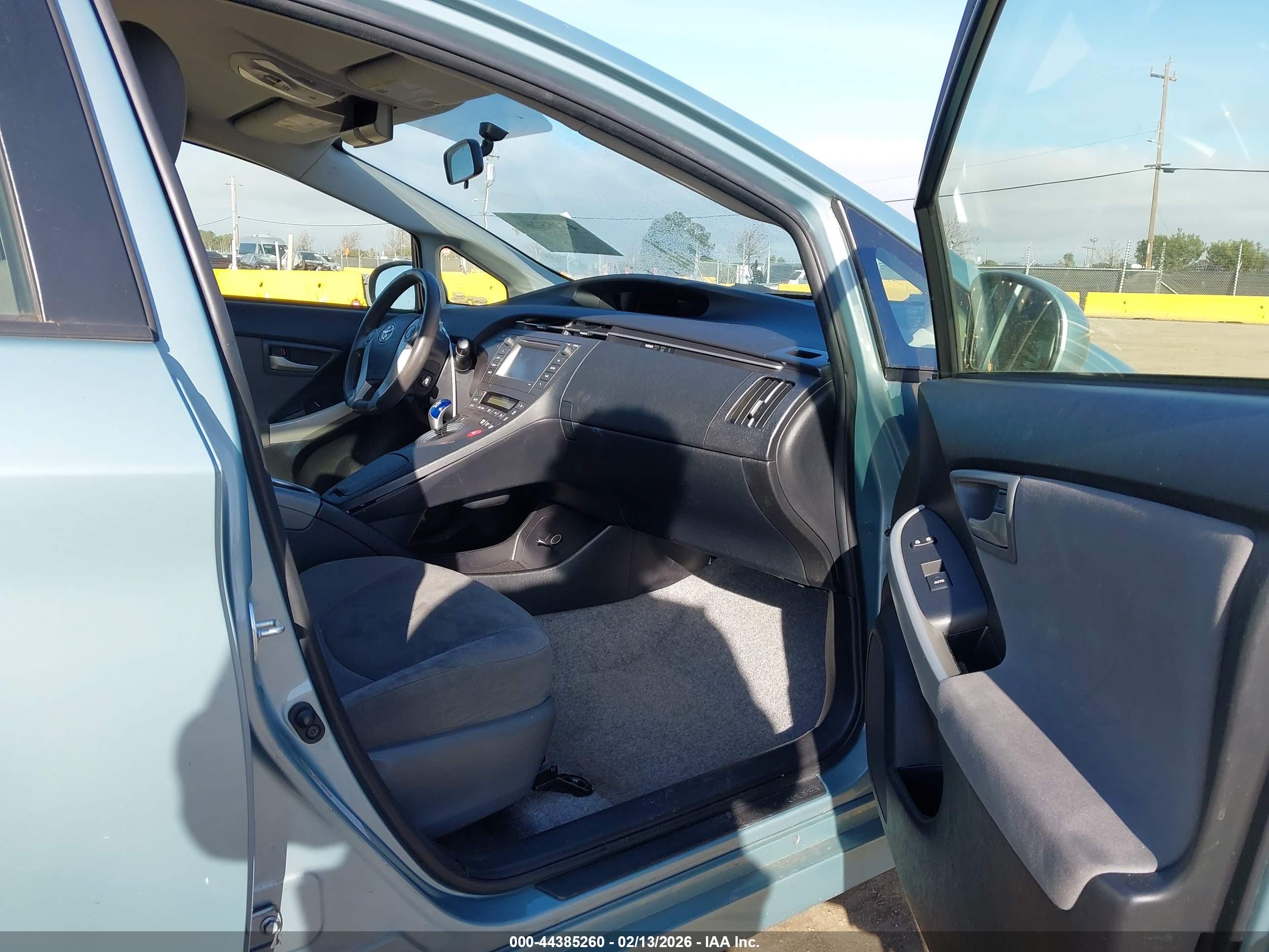 TOYOTA PRIUS image 5