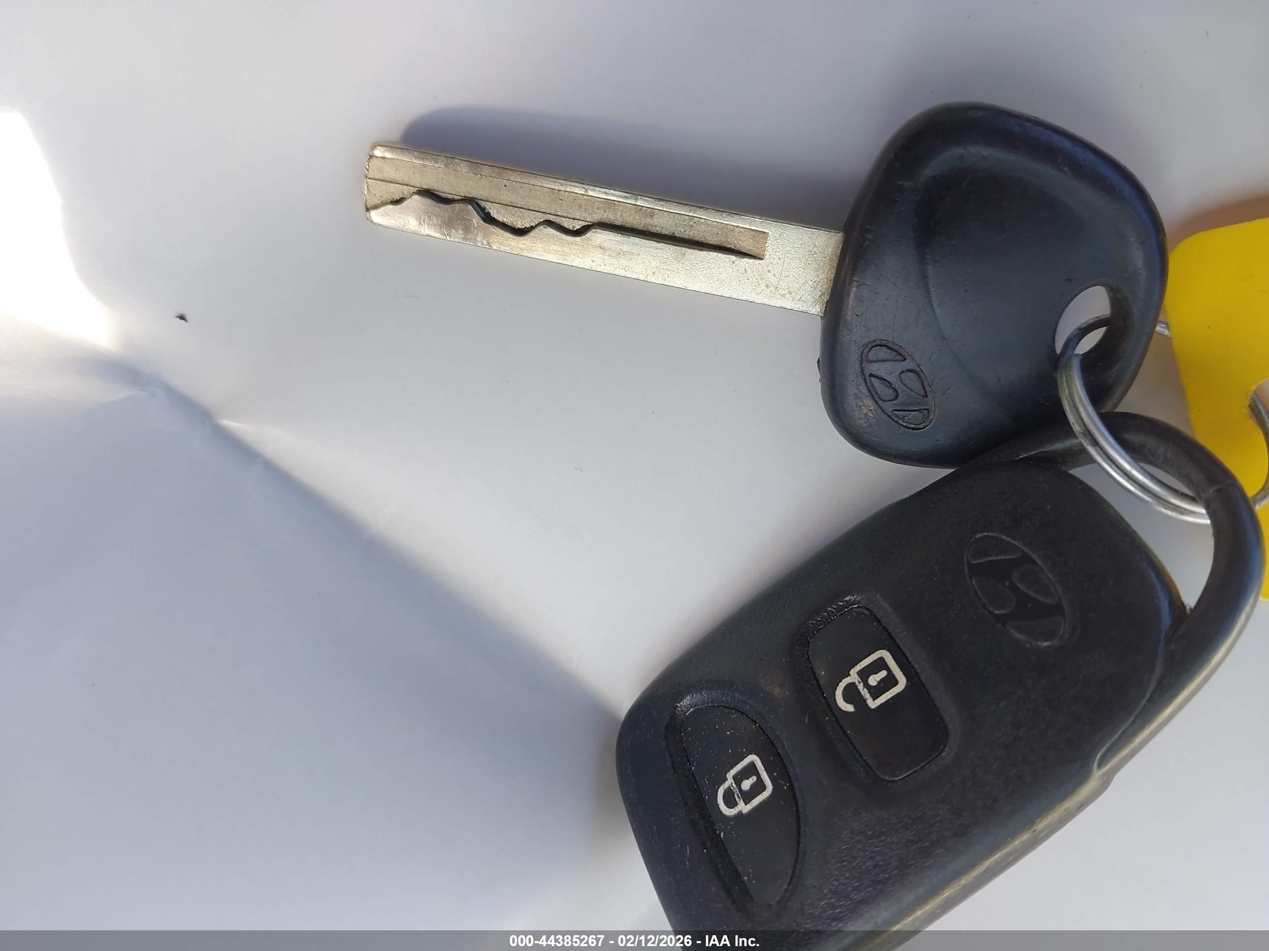 HYUNDAI ACCENT image 11