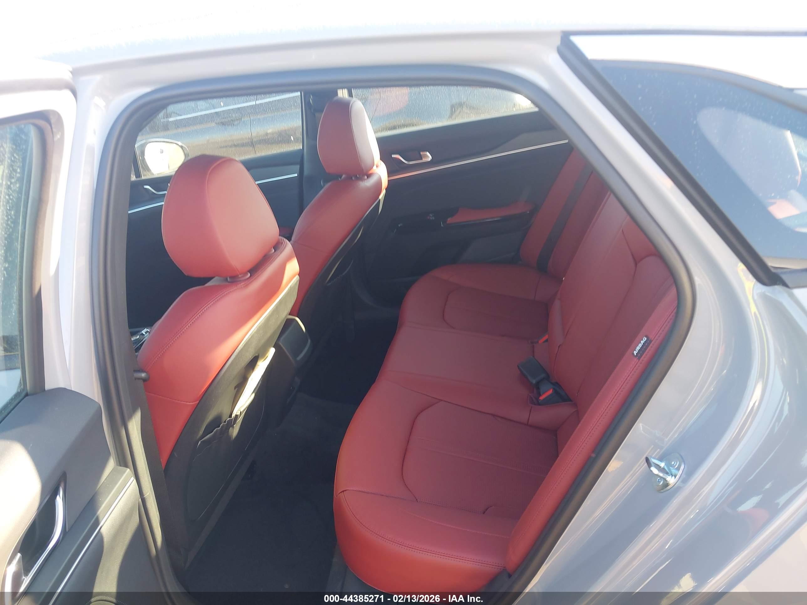 KIA K5 image 8
