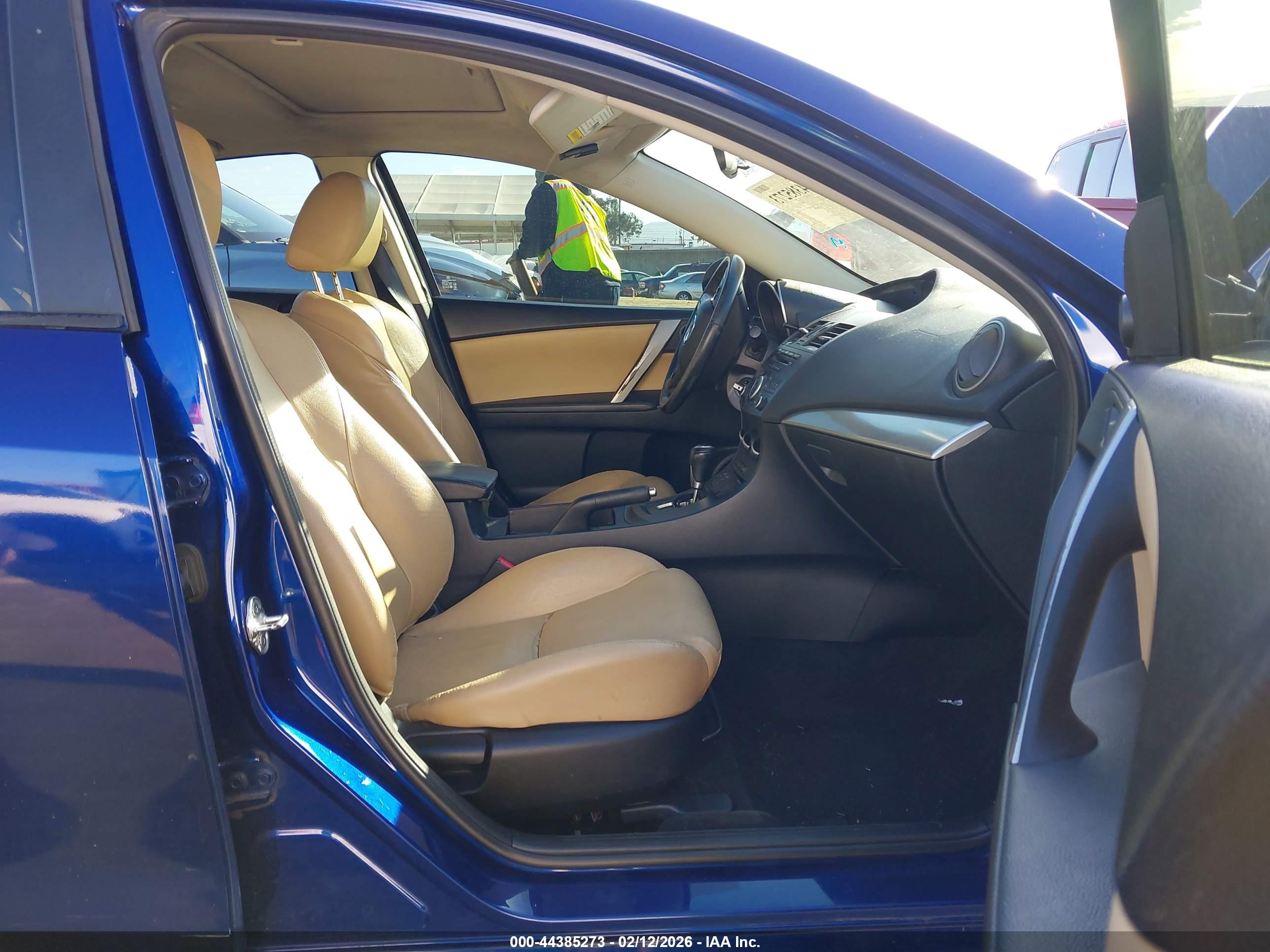 MAZDA MAZDA3 image 5
