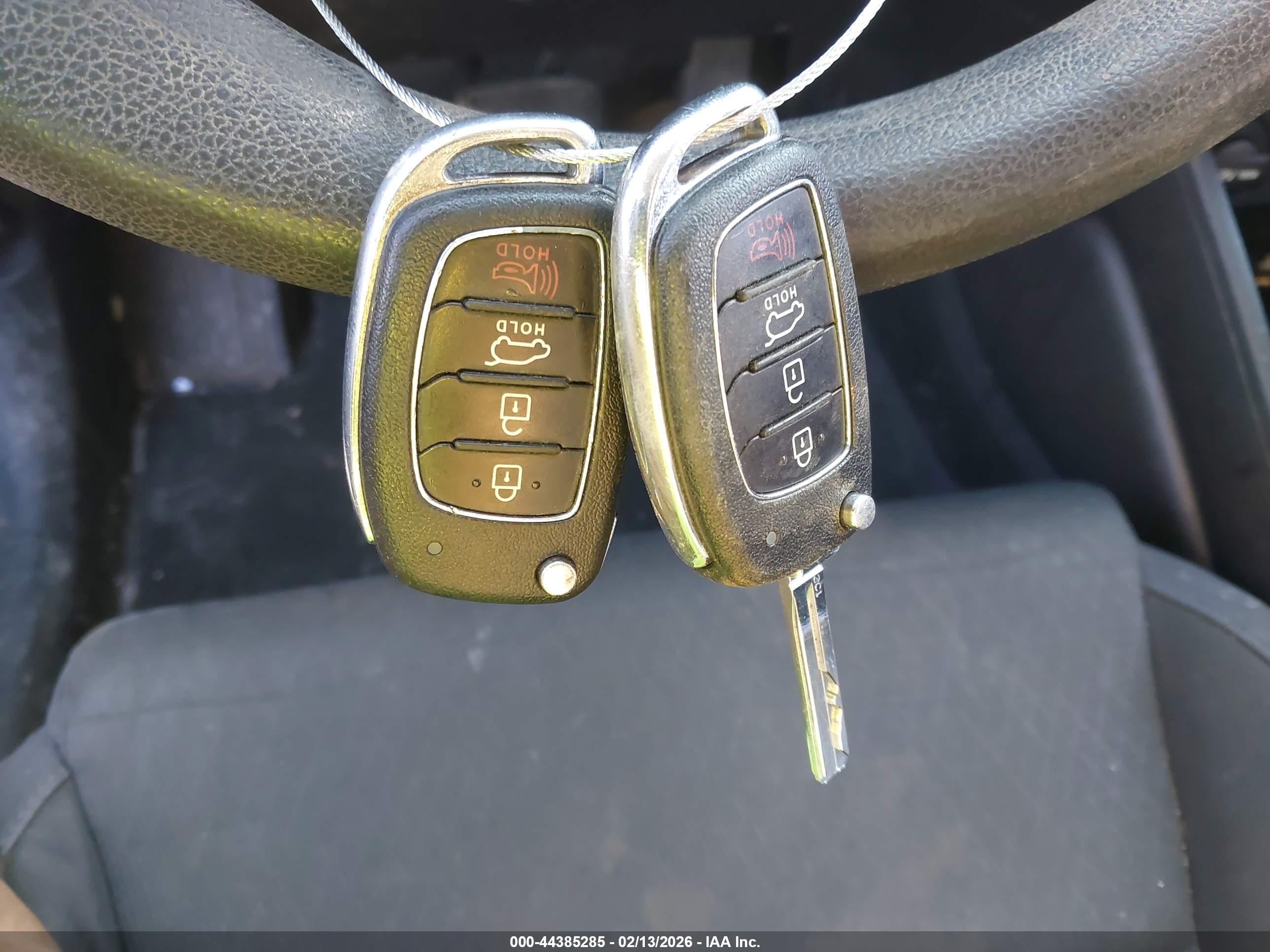 HYUNDAI TUCSON image 11