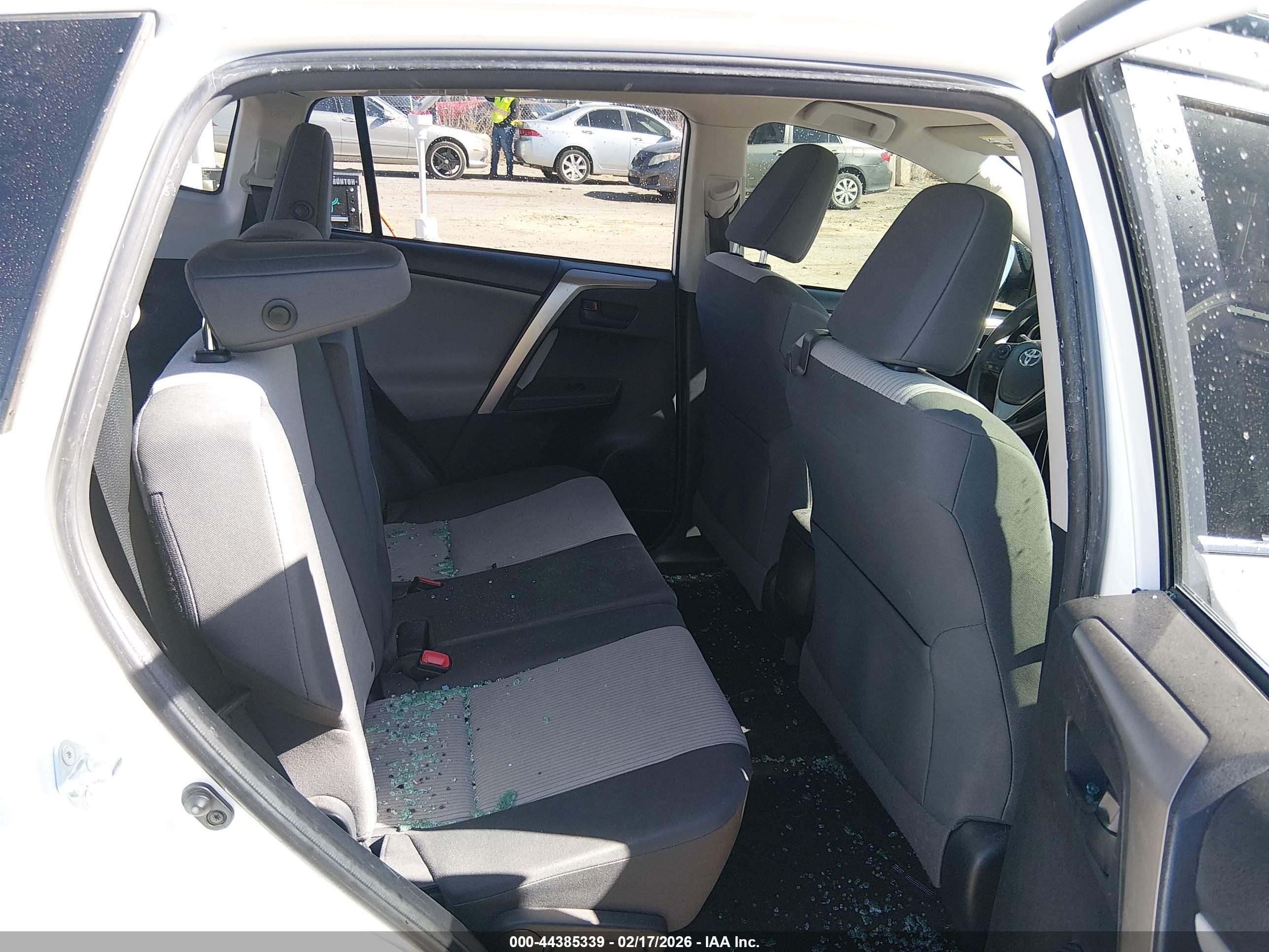 TOYOTA RAV4 image 8