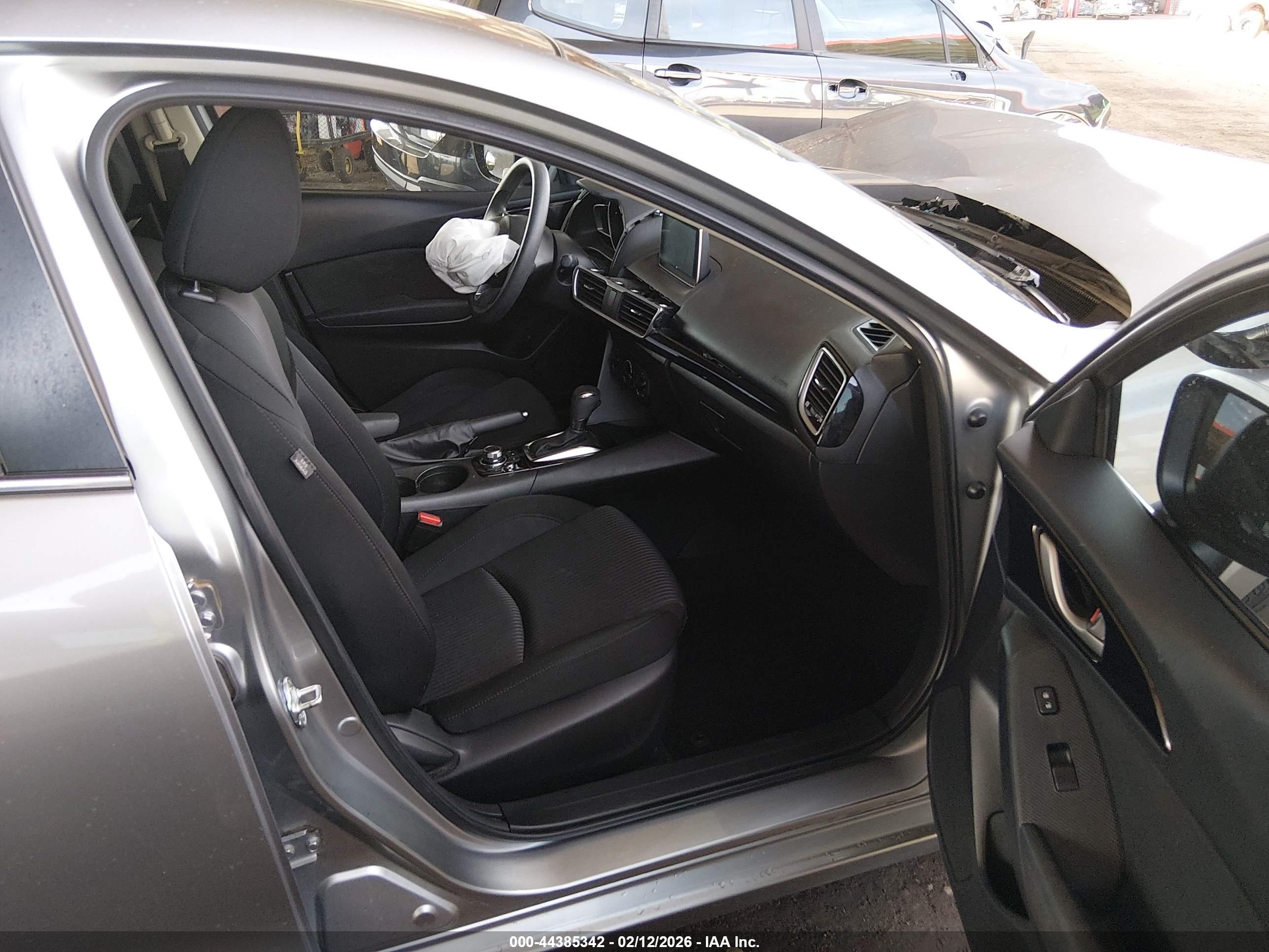 MAZDA MAZDA3 image 5