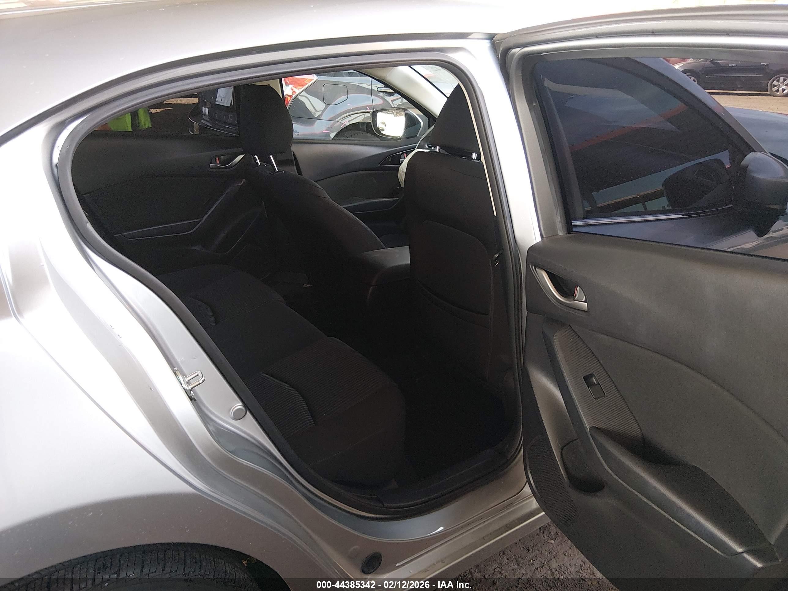 MAZDA MAZDA3 image 8