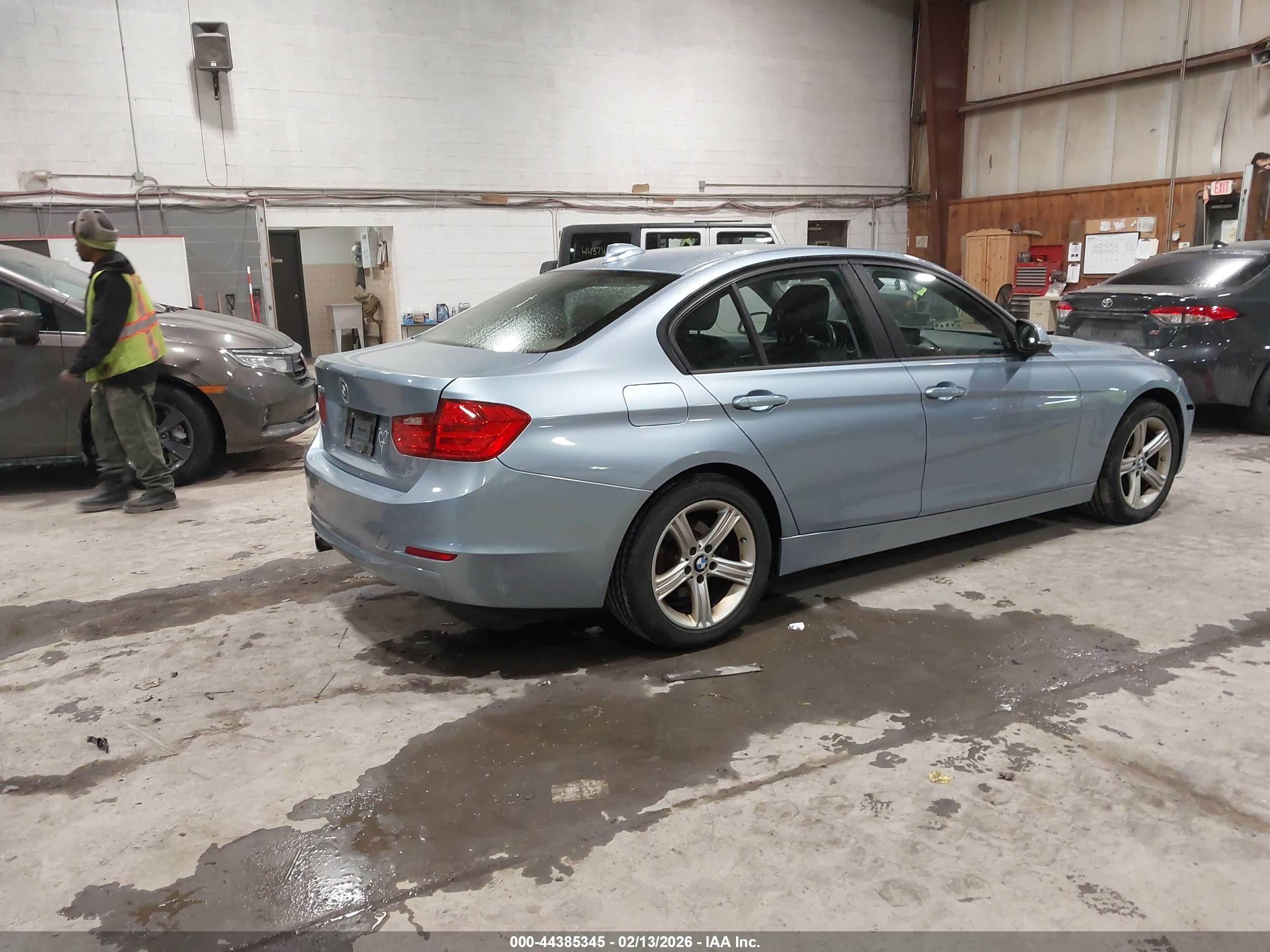 BMW 328I image 4