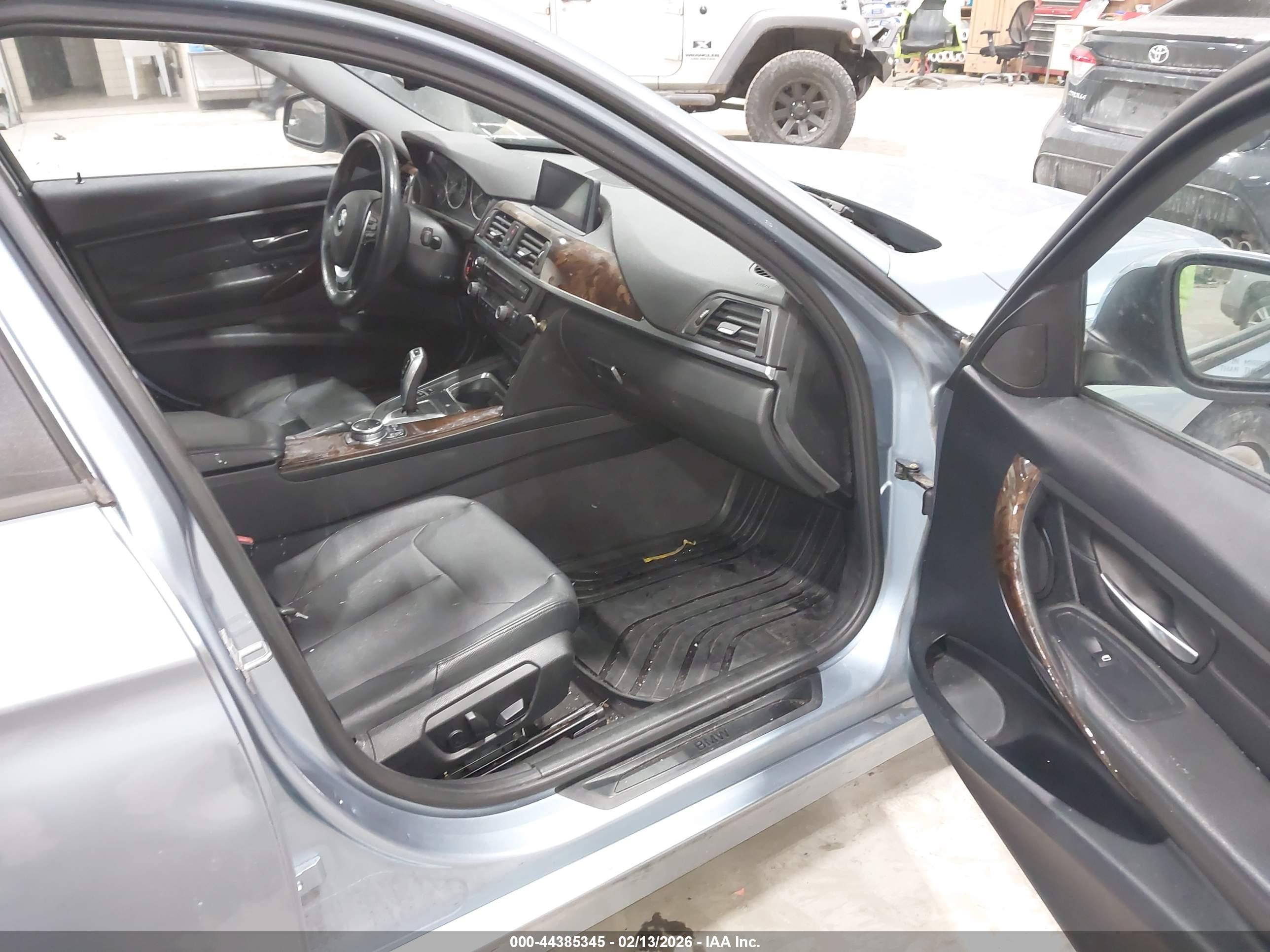 BMW 328I image 5