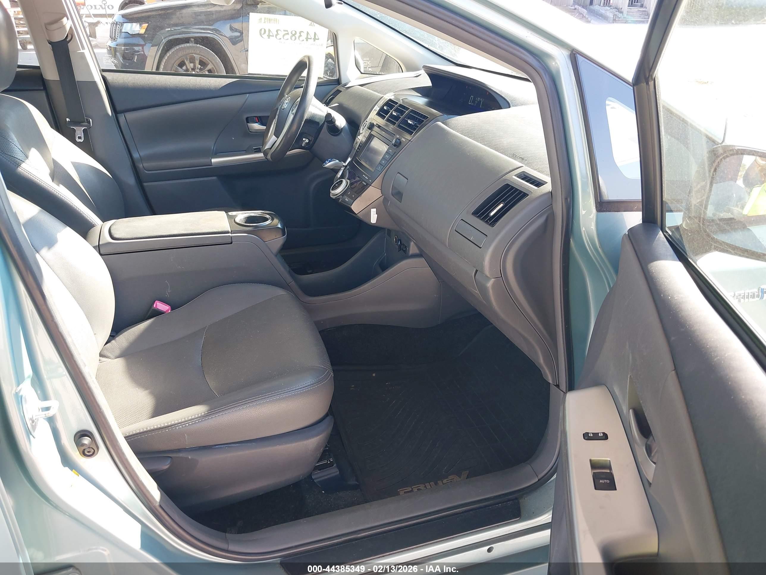 TOYOTA PRIUS image 5