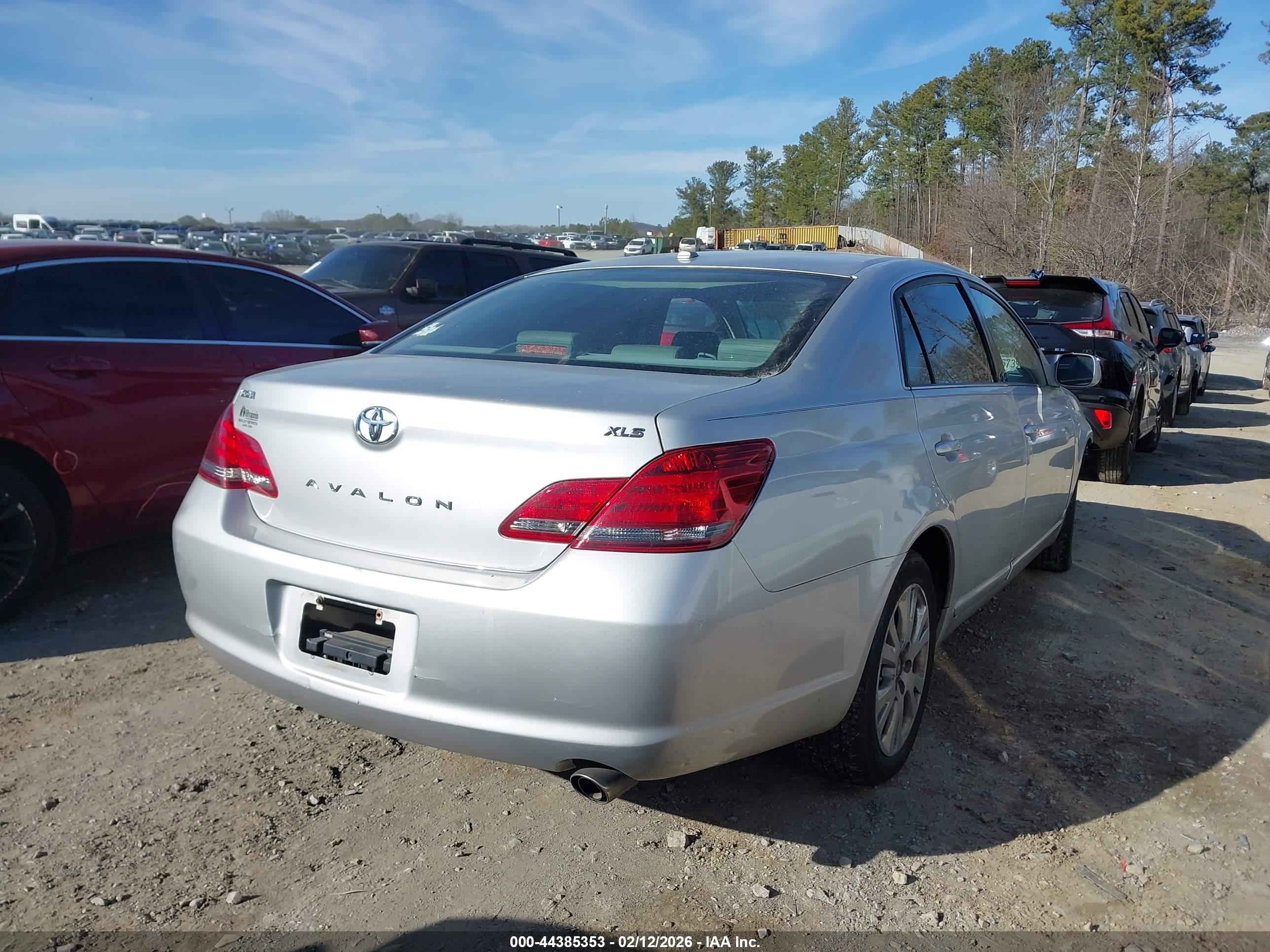 TOYOTA AVALON image 4