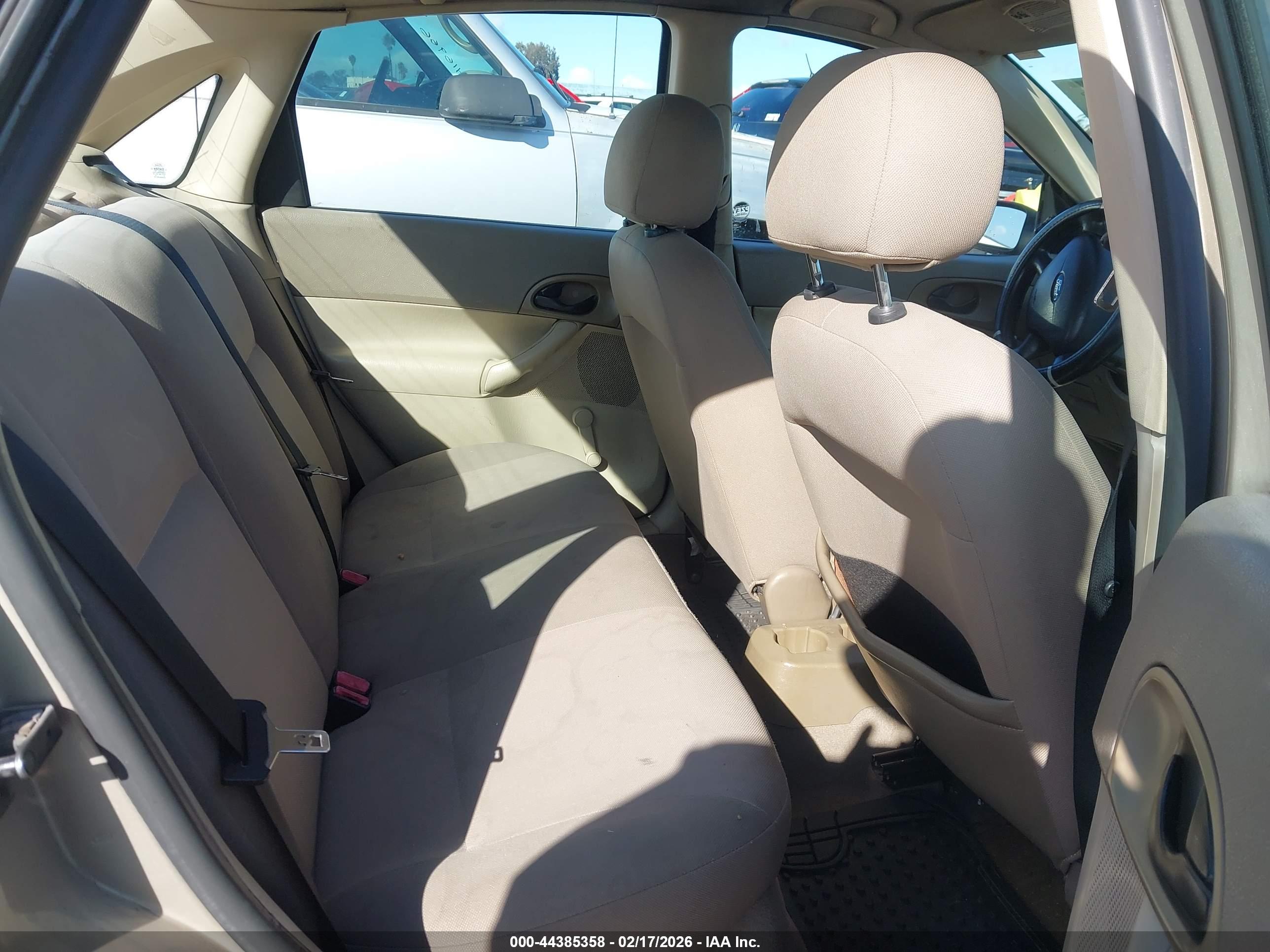 FORD FOCUS image 8