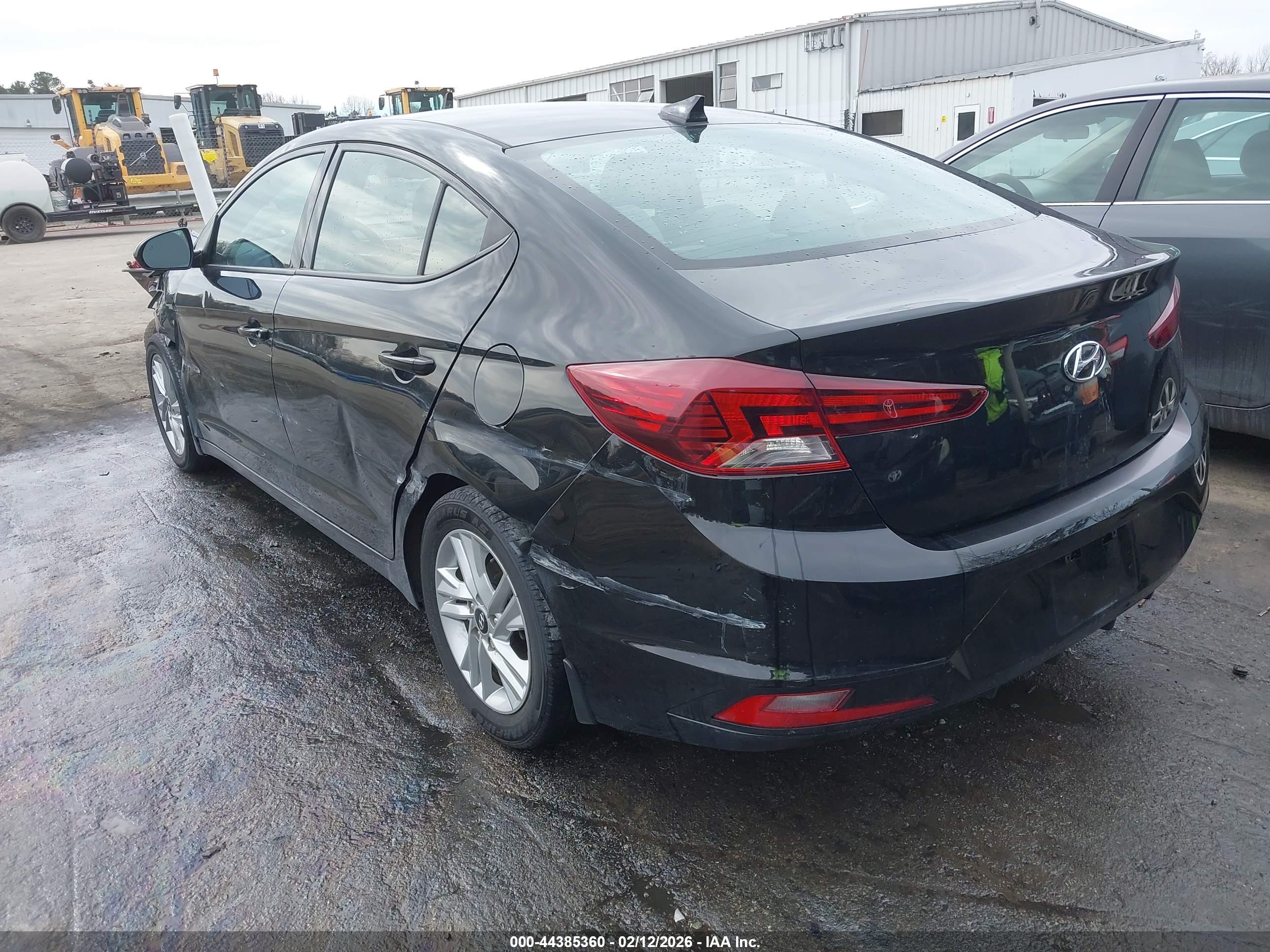 HYUNDAI ELANTRA image 3