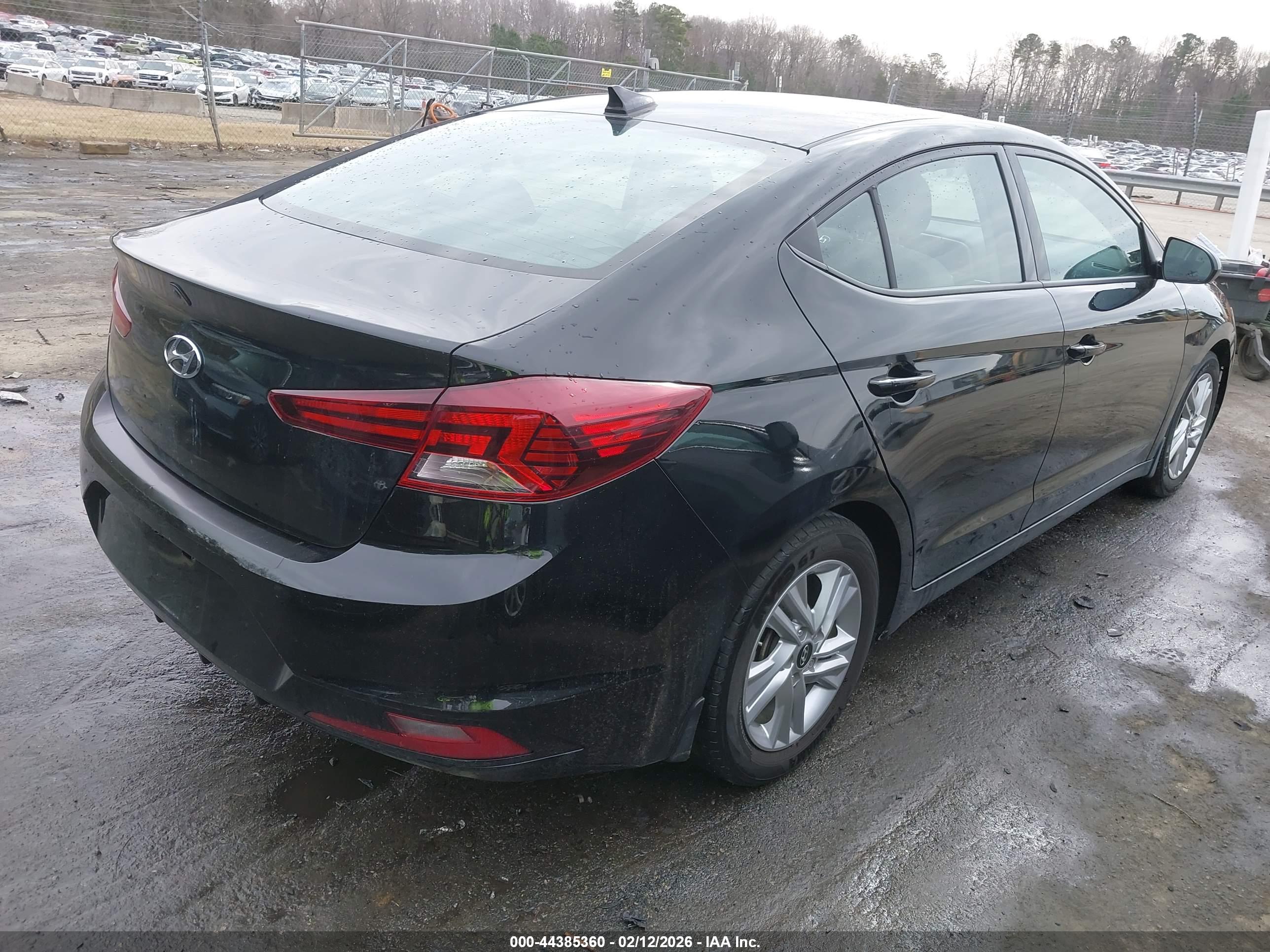 HYUNDAI ELANTRA image 4