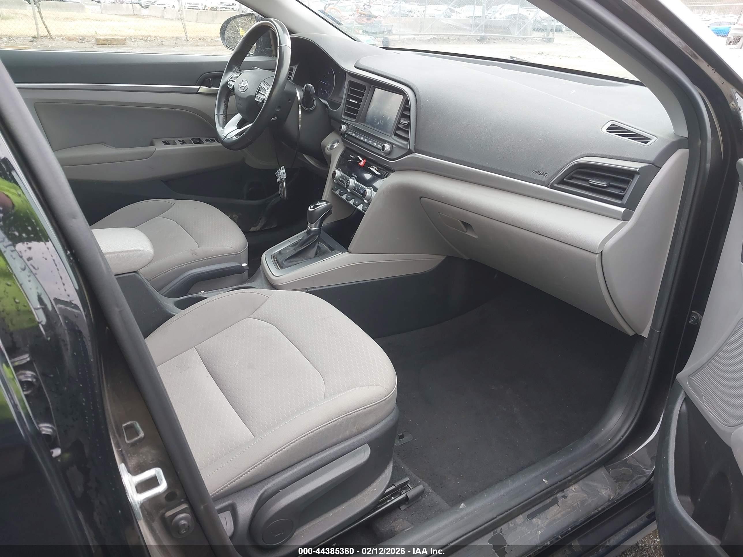 HYUNDAI ELANTRA image 5