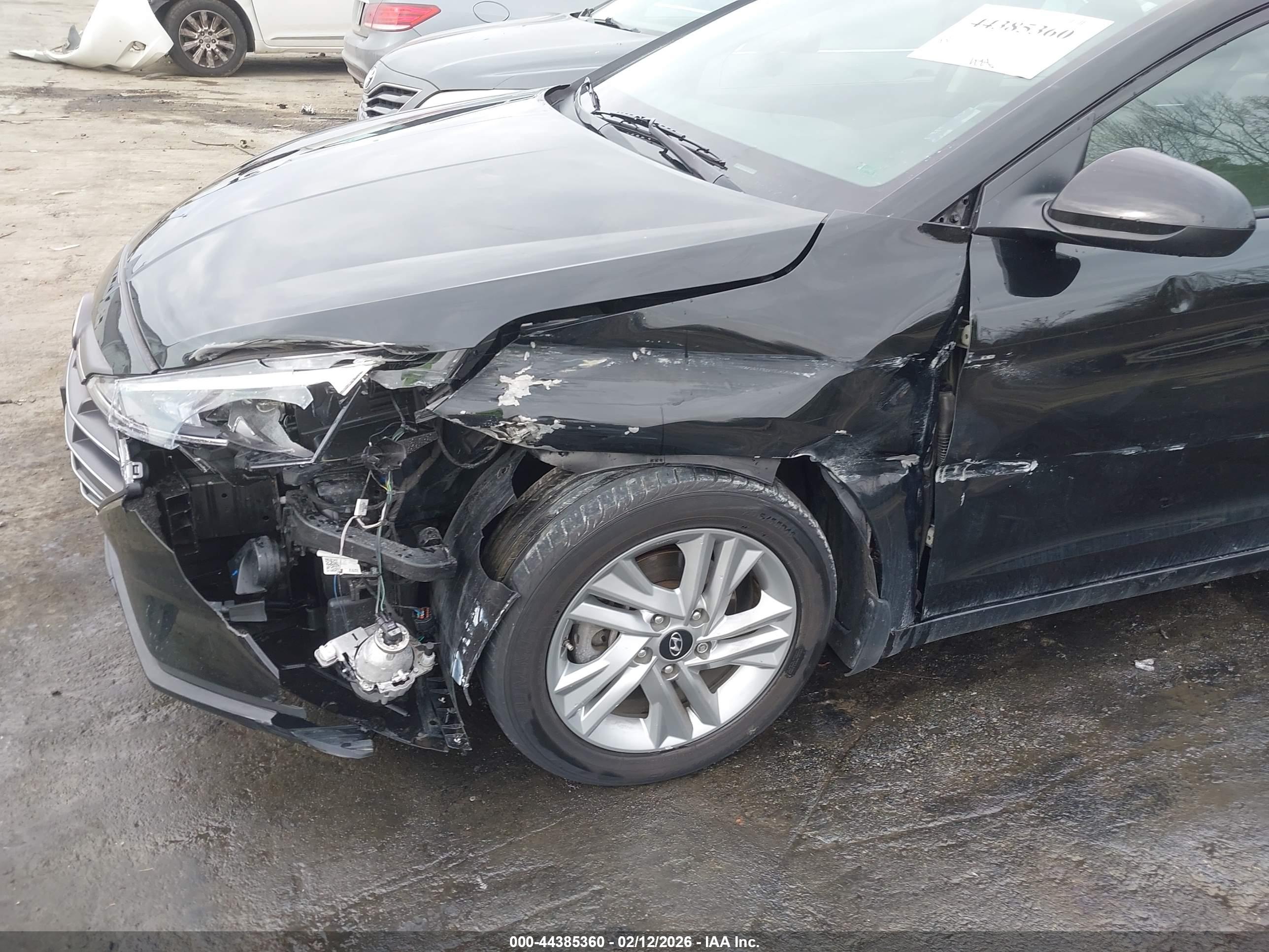 HYUNDAI ELANTRA image 6