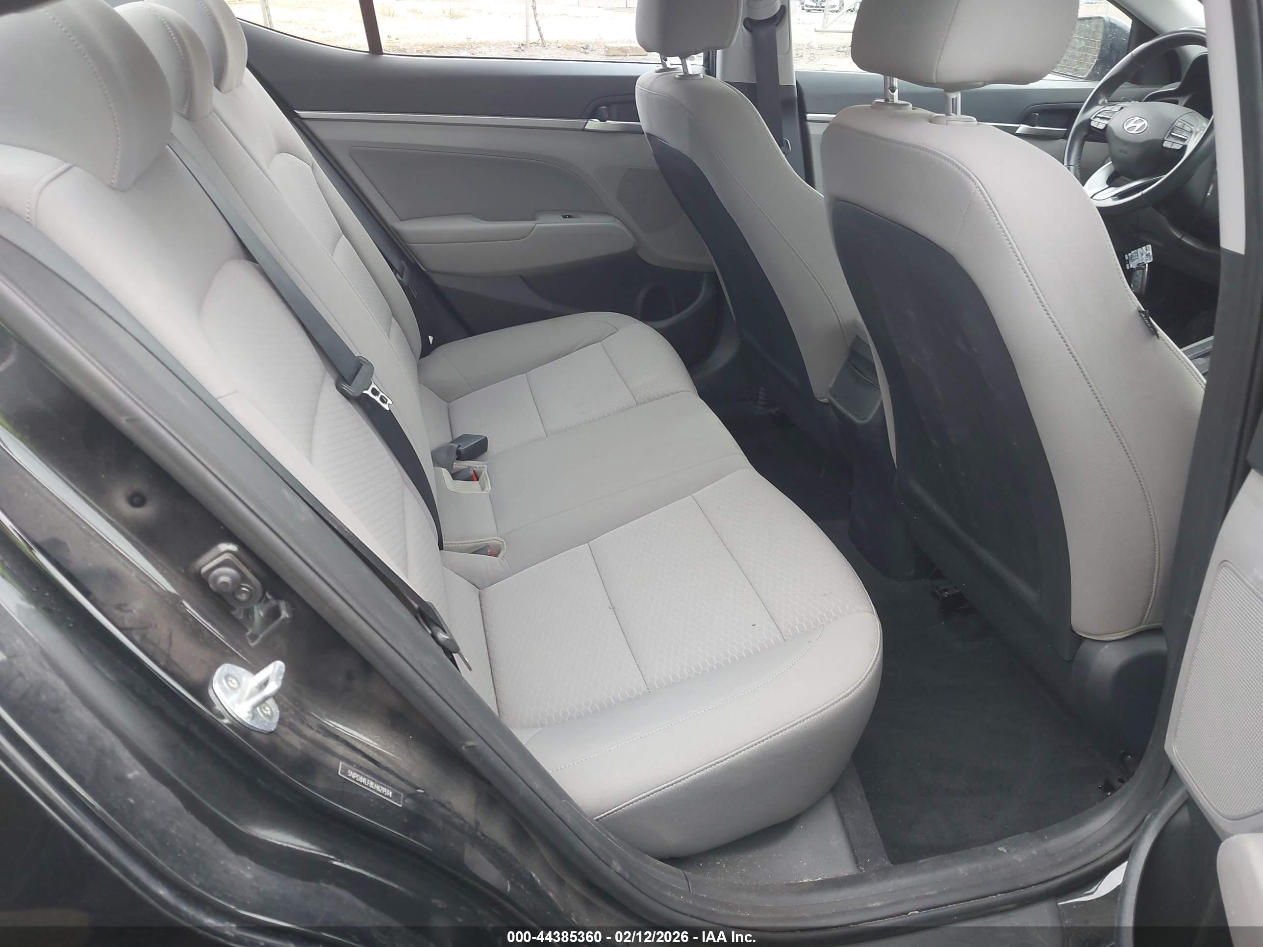 HYUNDAI ELANTRA image 8