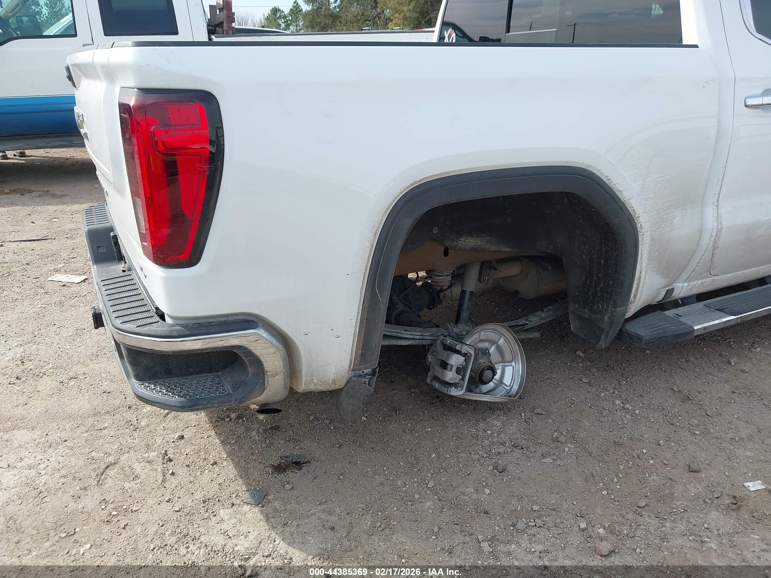 GMC SIERRA image 6