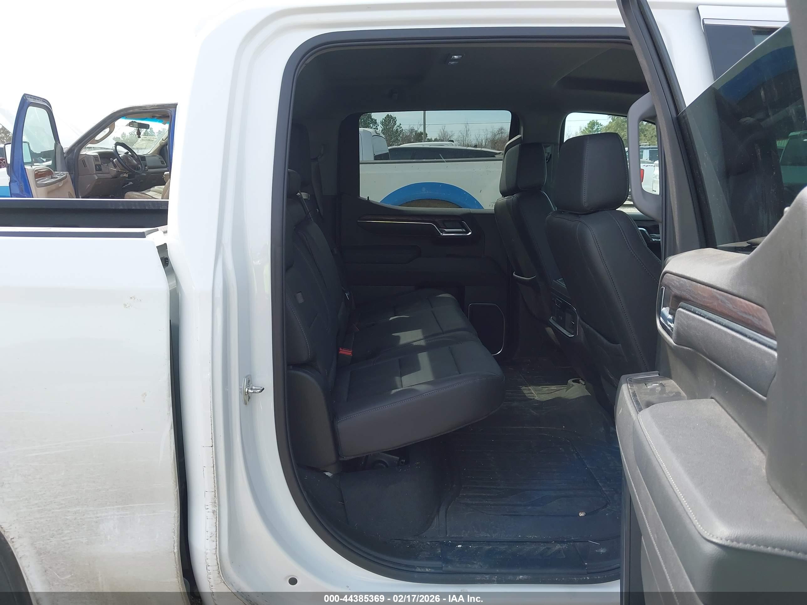 GMC SIERRA image 8
