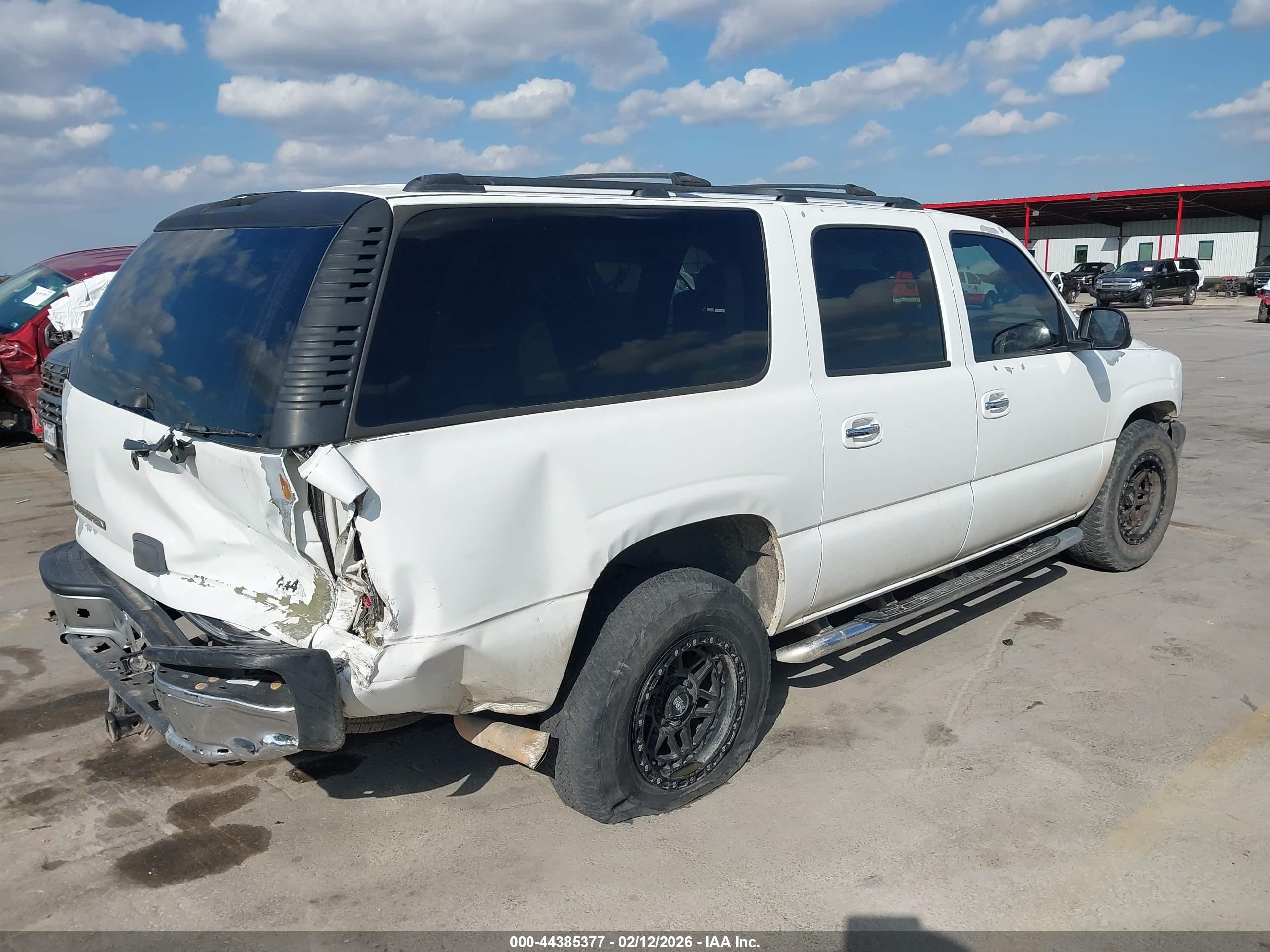 CHEVROLET SUBURBAN image 4