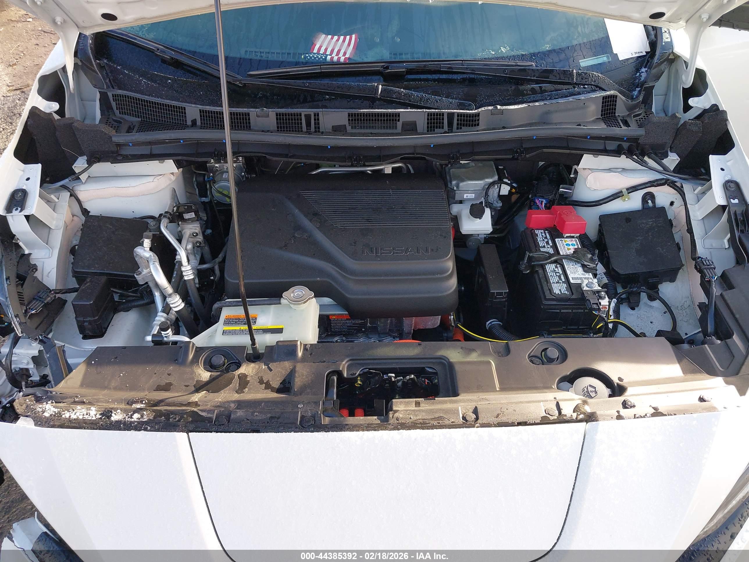 NISSAN LEAF image 10