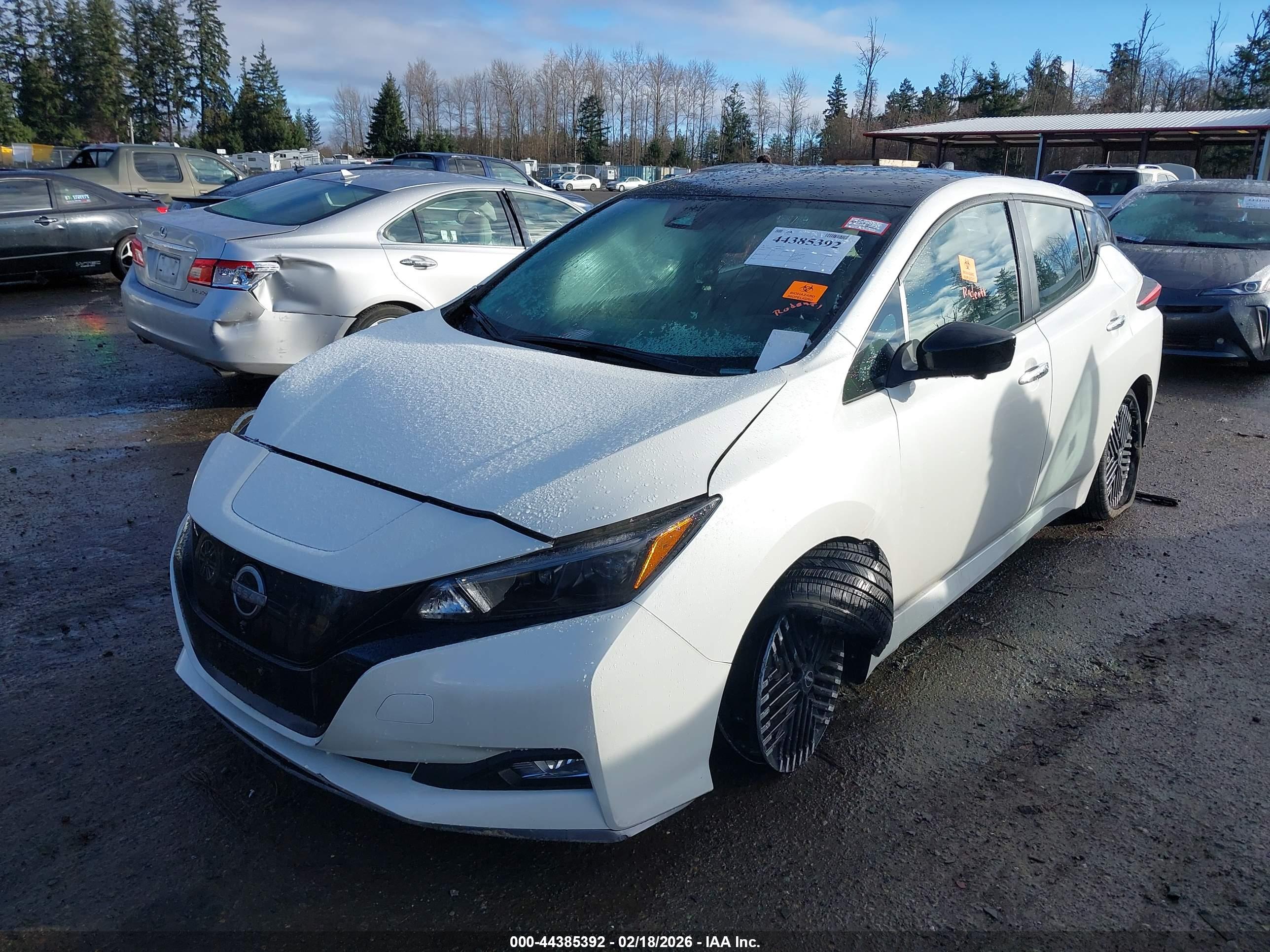 NISSAN LEAF image 2
