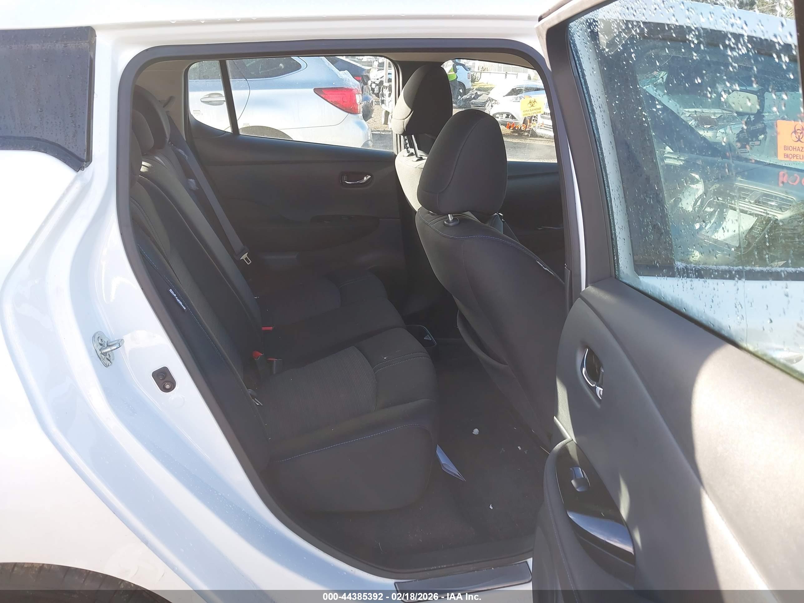 NISSAN LEAF image 8