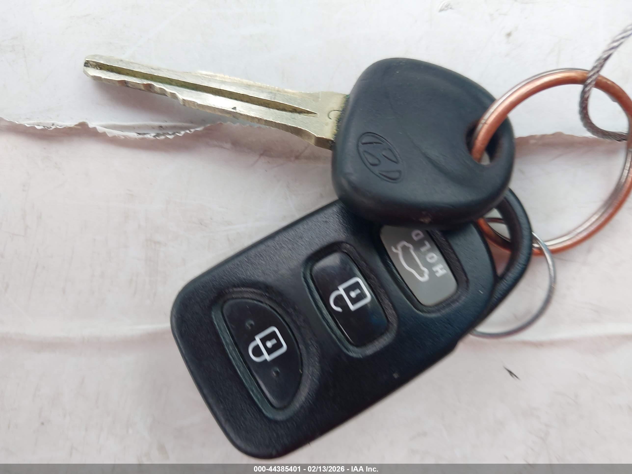 HYUNDAI ELANTRA image 11
