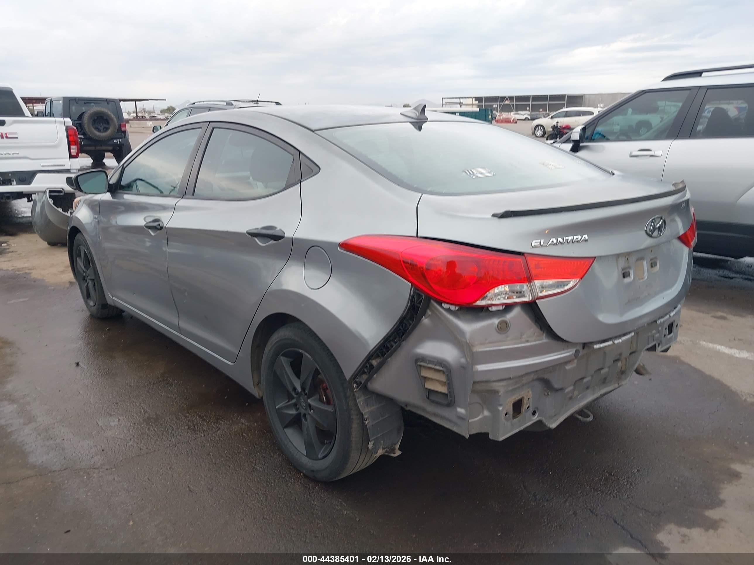 HYUNDAI ELANTRA image 3