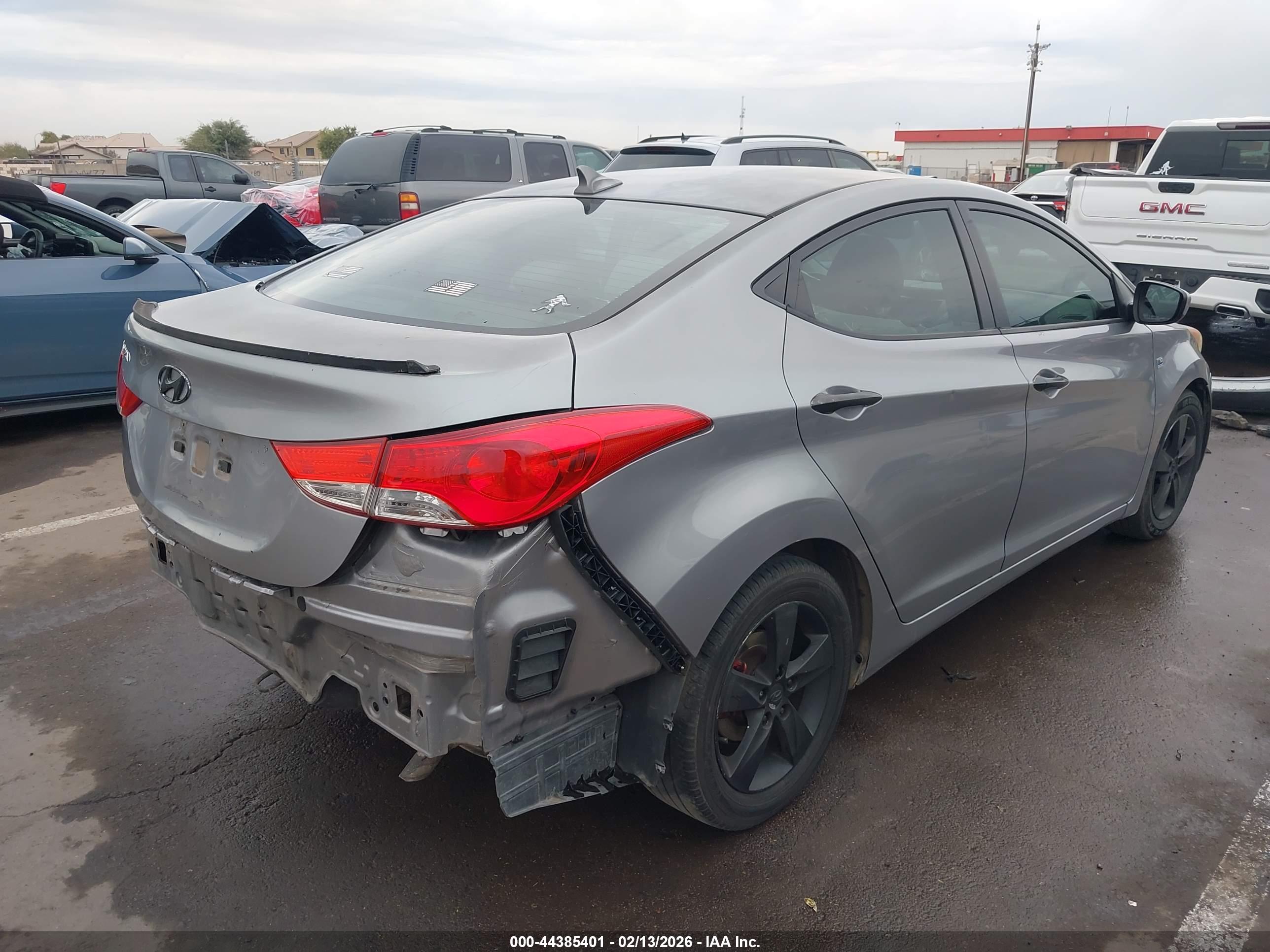 HYUNDAI ELANTRA image 4