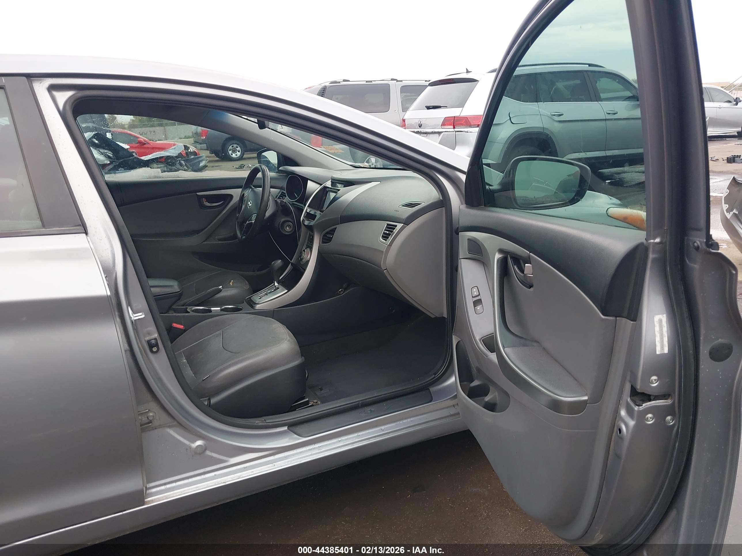 HYUNDAI ELANTRA image 5