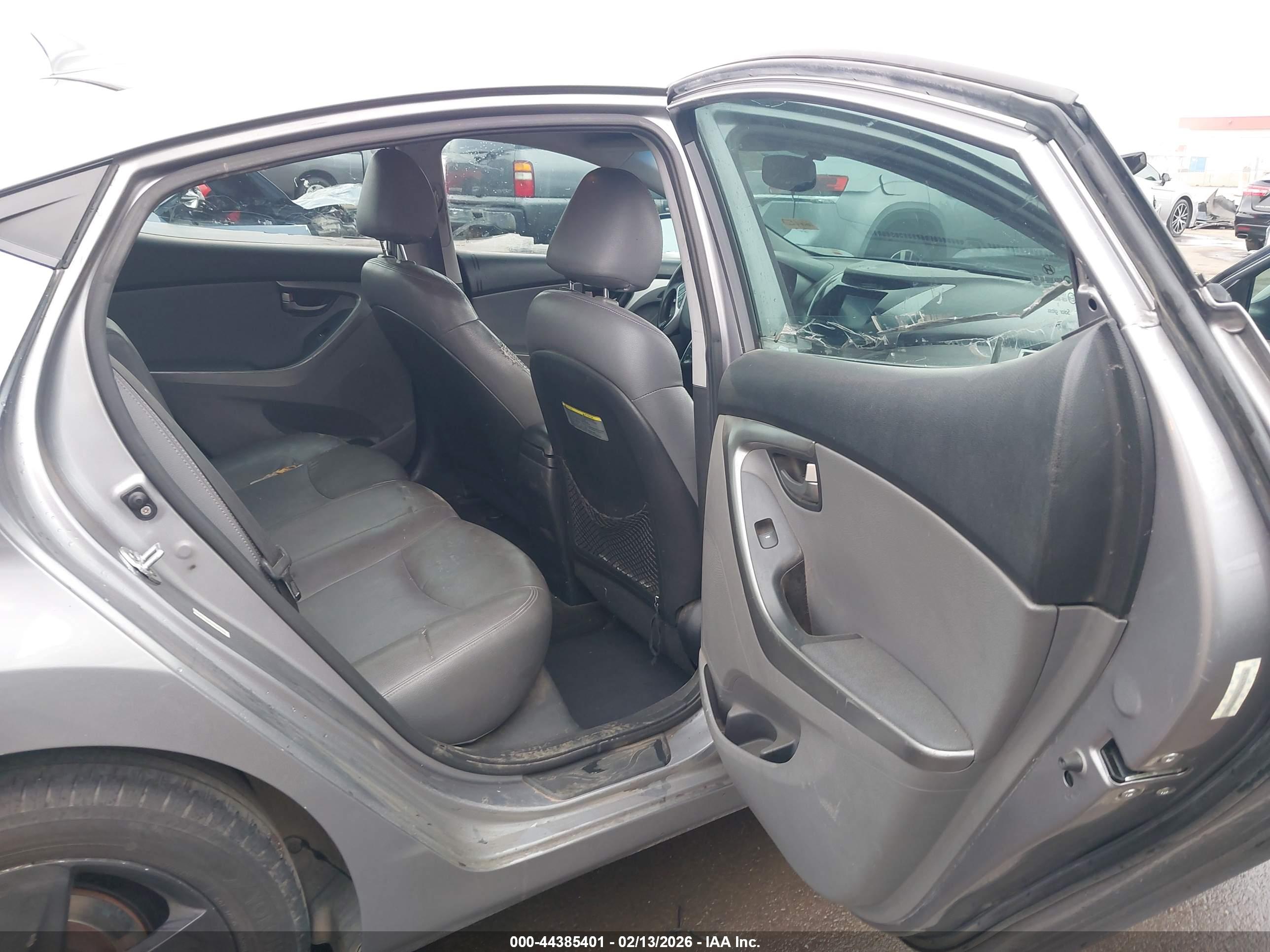 HYUNDAI ELANTRA image 8