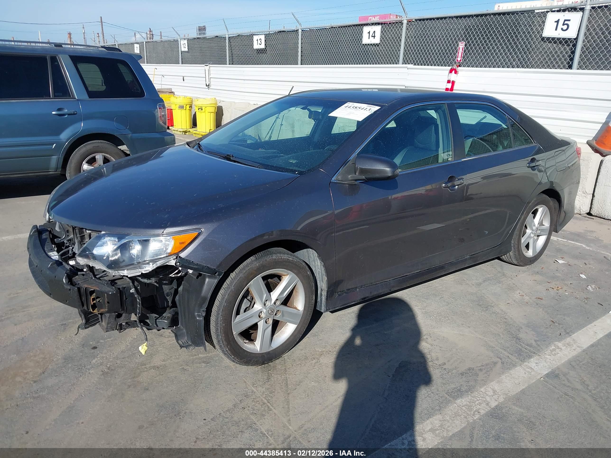 TOYOTA CAMRY image 2