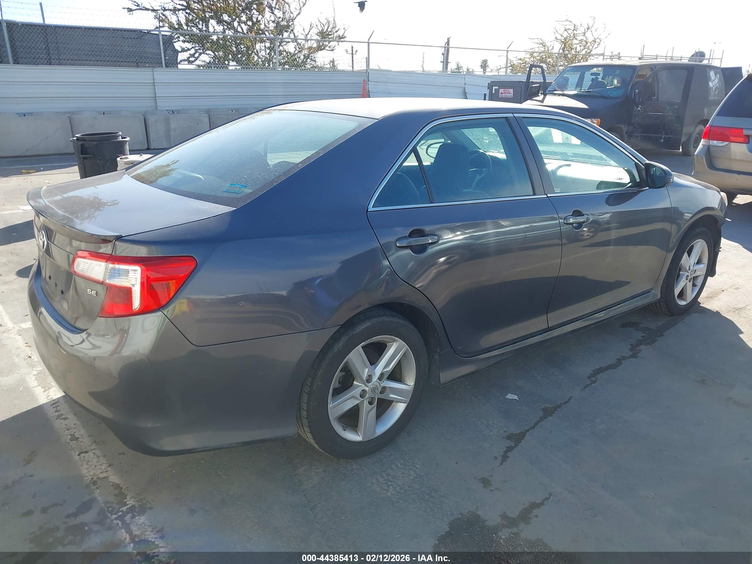TOYOTA CAMRY image 4