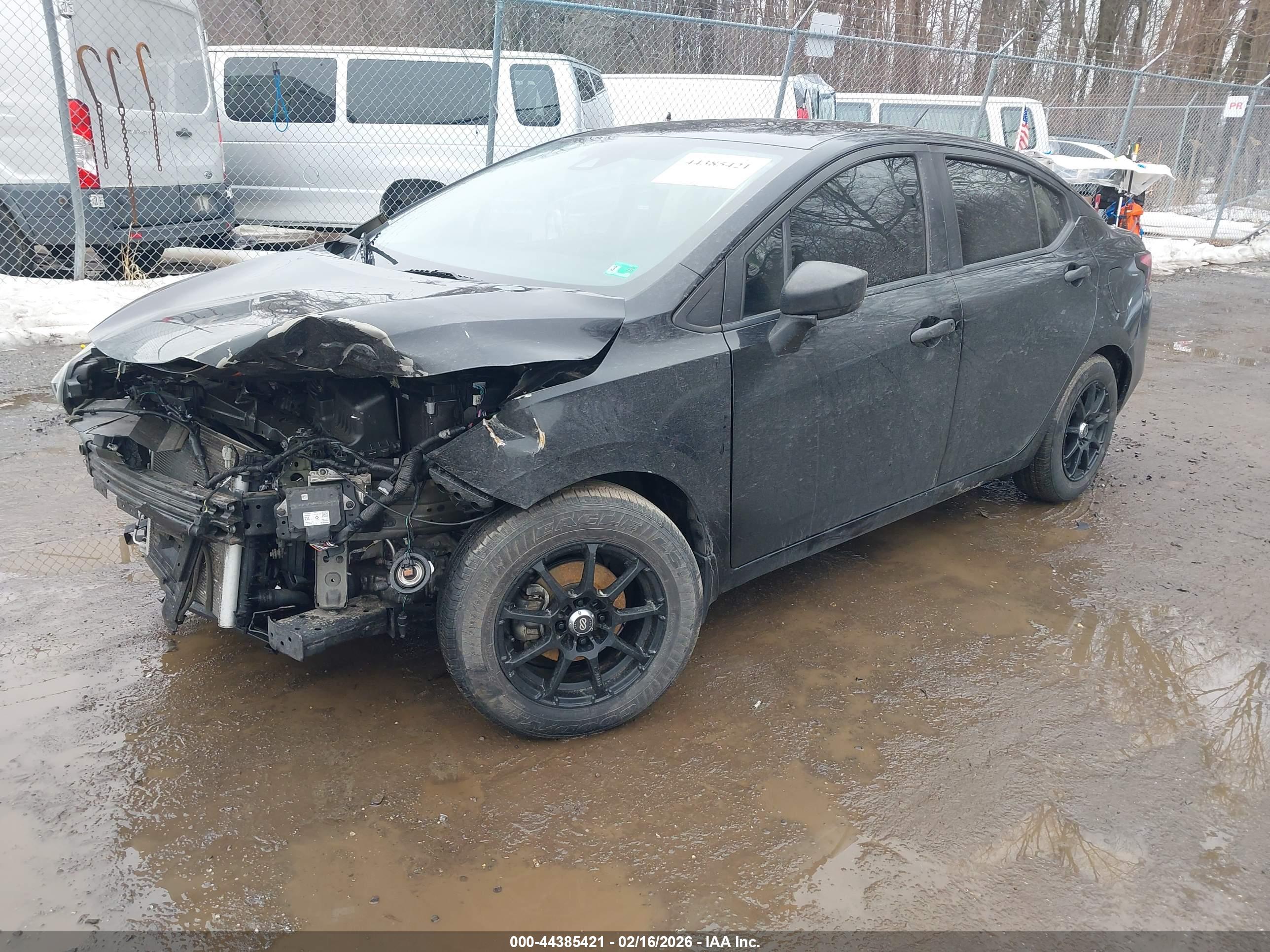 NISSAN VERSA image 2